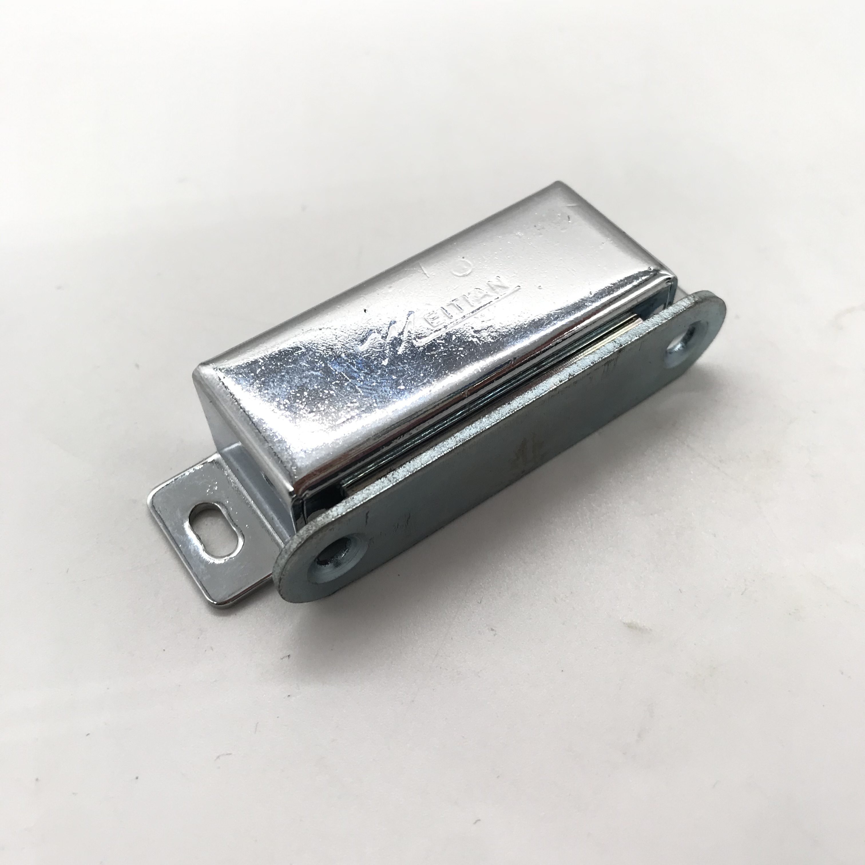 专供外贸 家用柜门不锈钢磁夹  隐形按压式门碰 家用五金配件