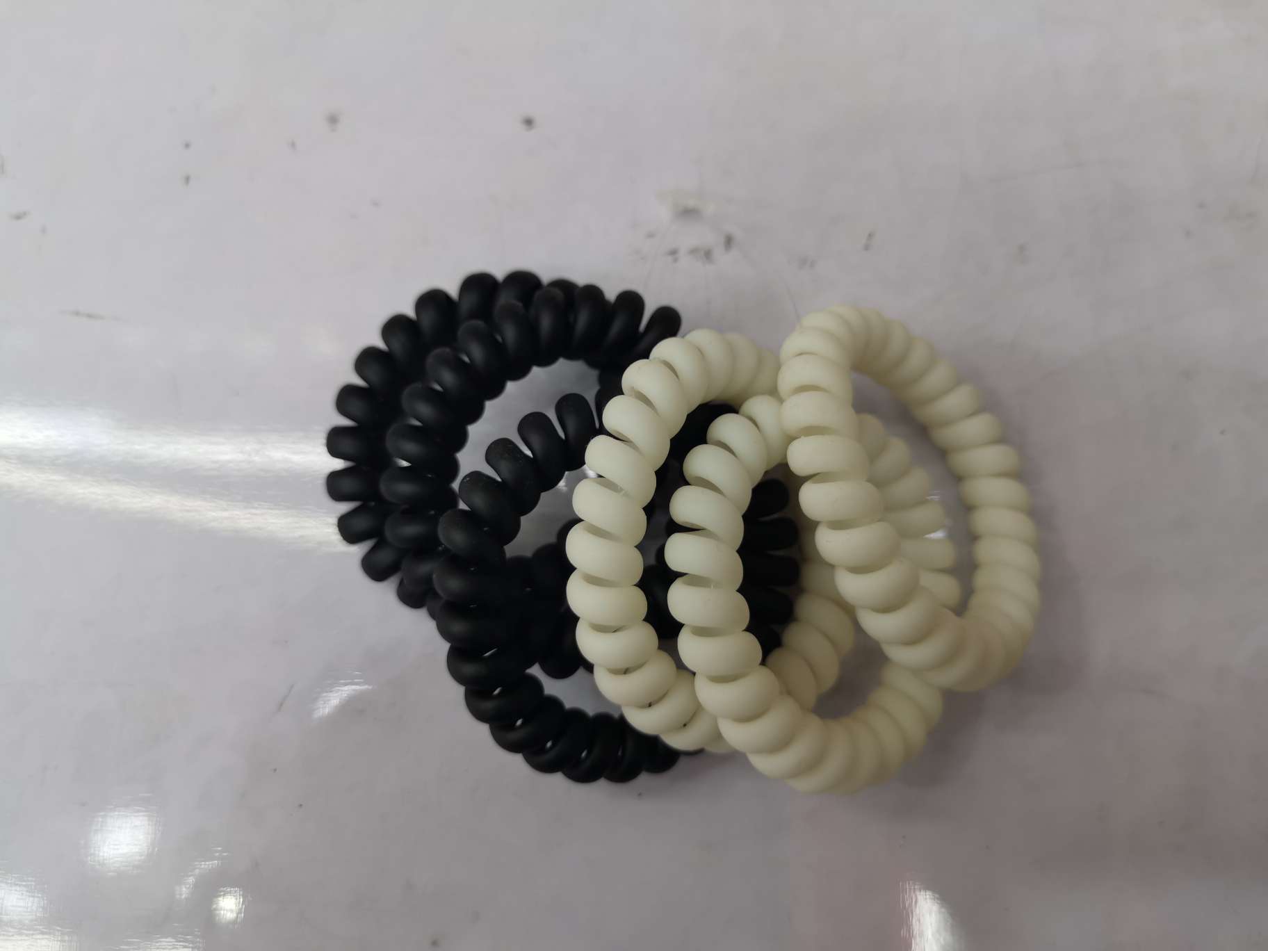 Mixed telephone line, high-elasticity hair band, ponytail, elegant hair accessory Application Scenario