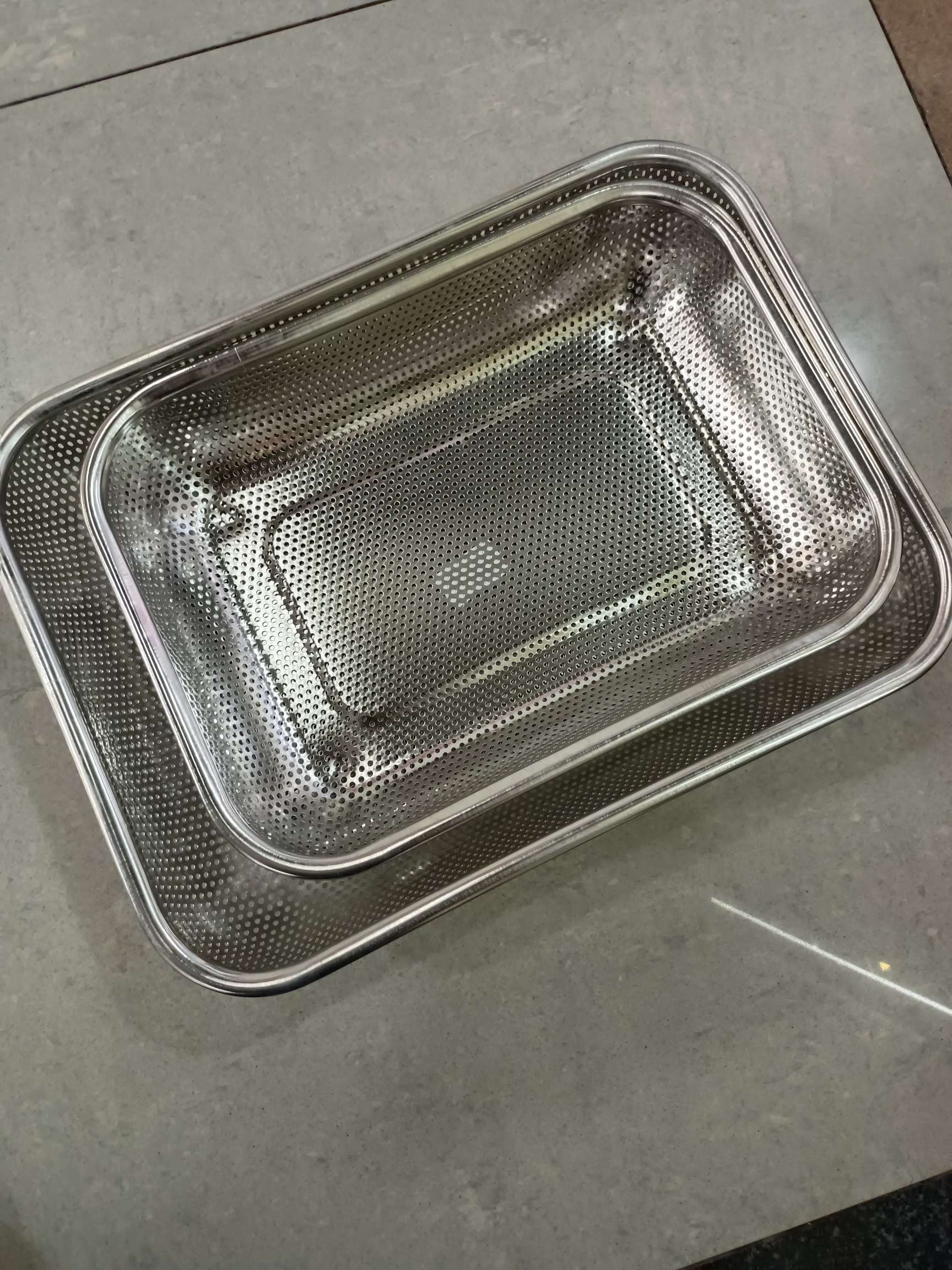 厂家直供 无磁不锈钢丝沥水果蔬洗菜篮 厨用长方形高脚沥水篮详情图5