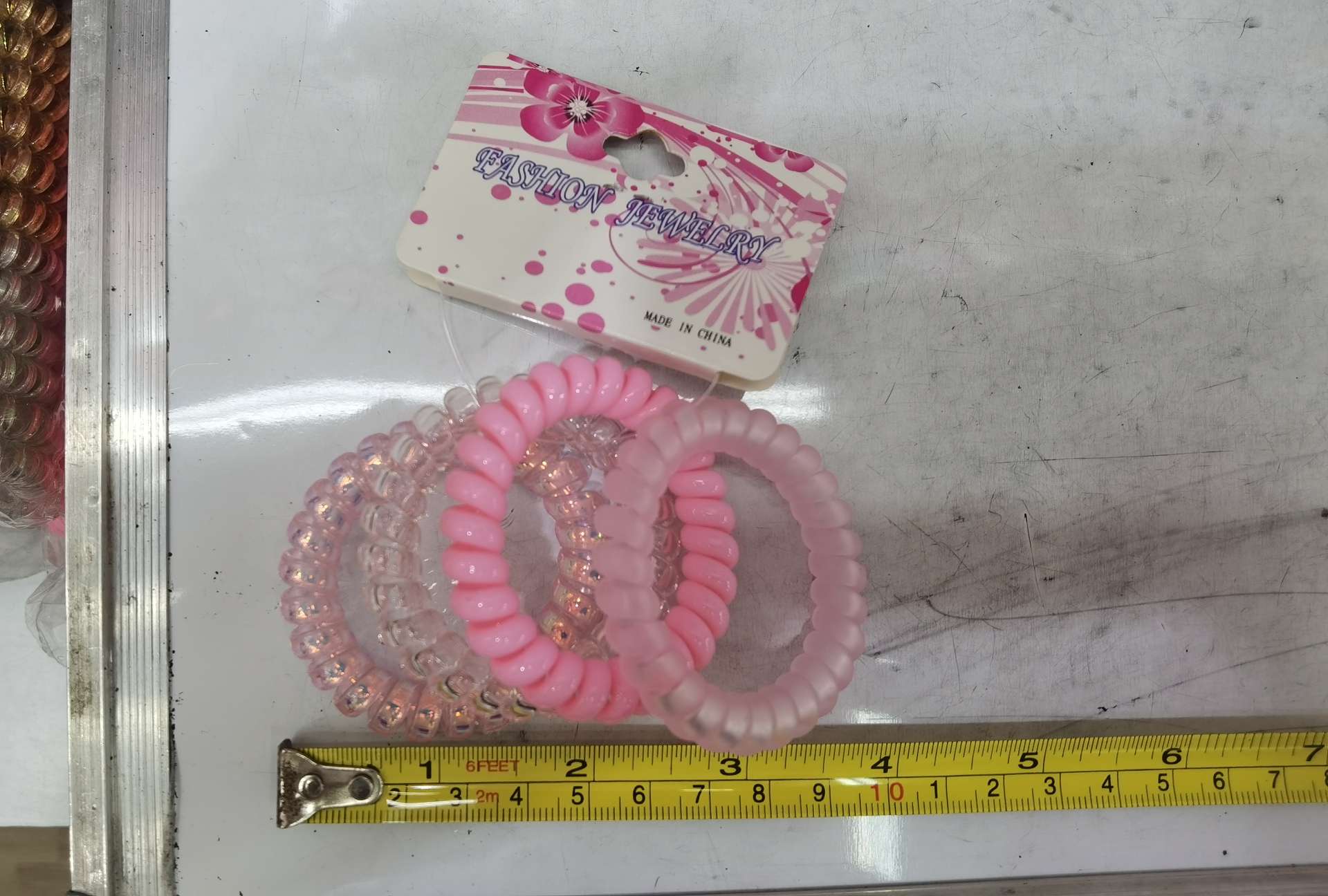 The bright silver high-elasticity telephone line hair tie is simple and durable. It is a high-elasticity hair tie accessory Application Scenario