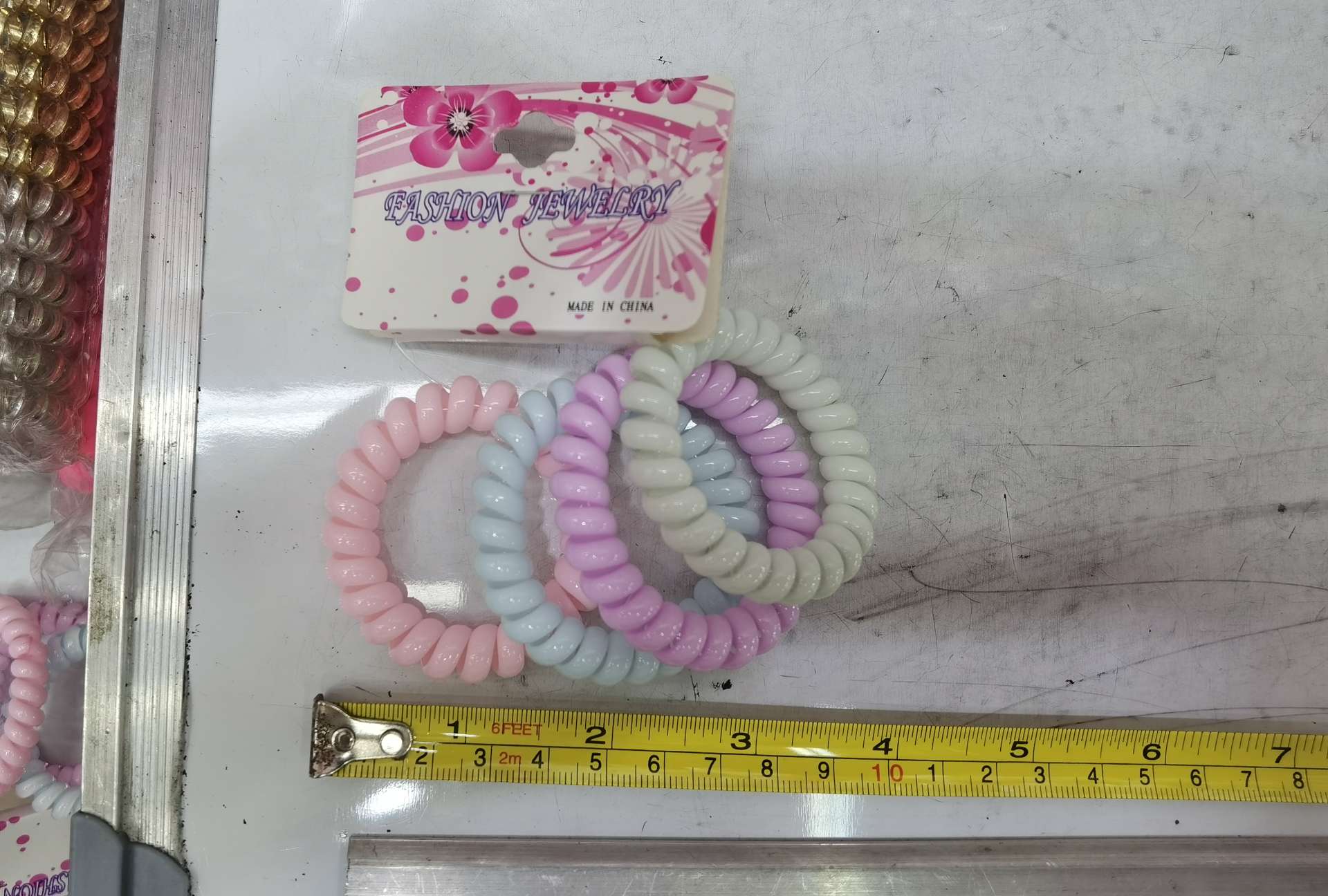 The bright silver high-elasticity telephone line hair tie is simple and durable. It is a high-elasticity hair tie accessory details Picture