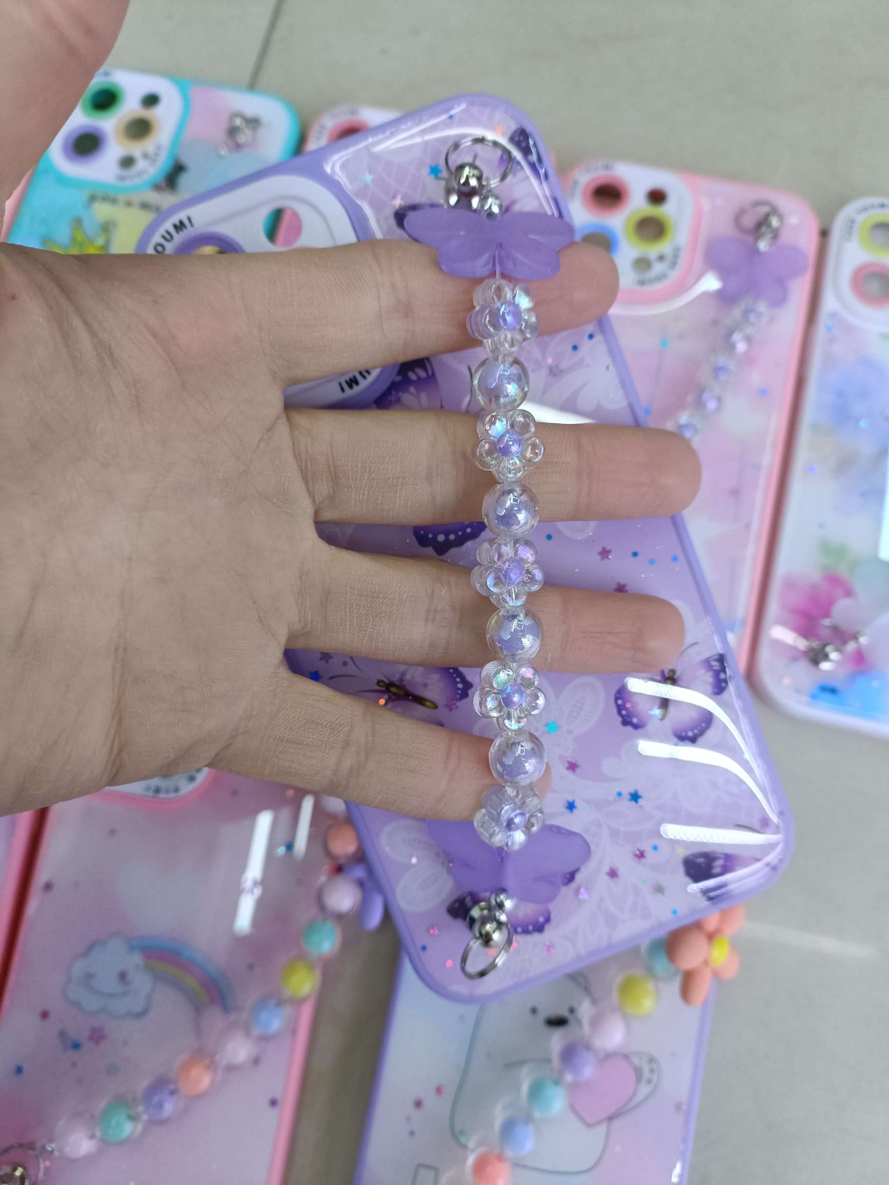 Wrist chain, bead chain, drop offset printing picture two-in-one phone case Application Scenario