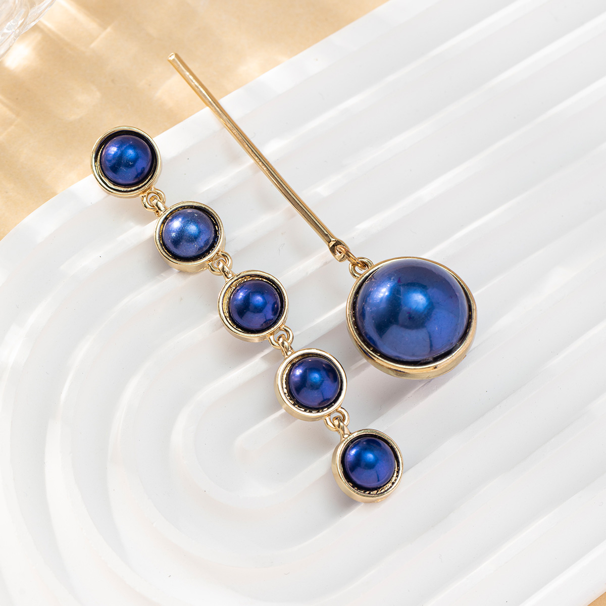 New long tassel earrings, European and American style alloy diamond-encrusted earrings details Picture