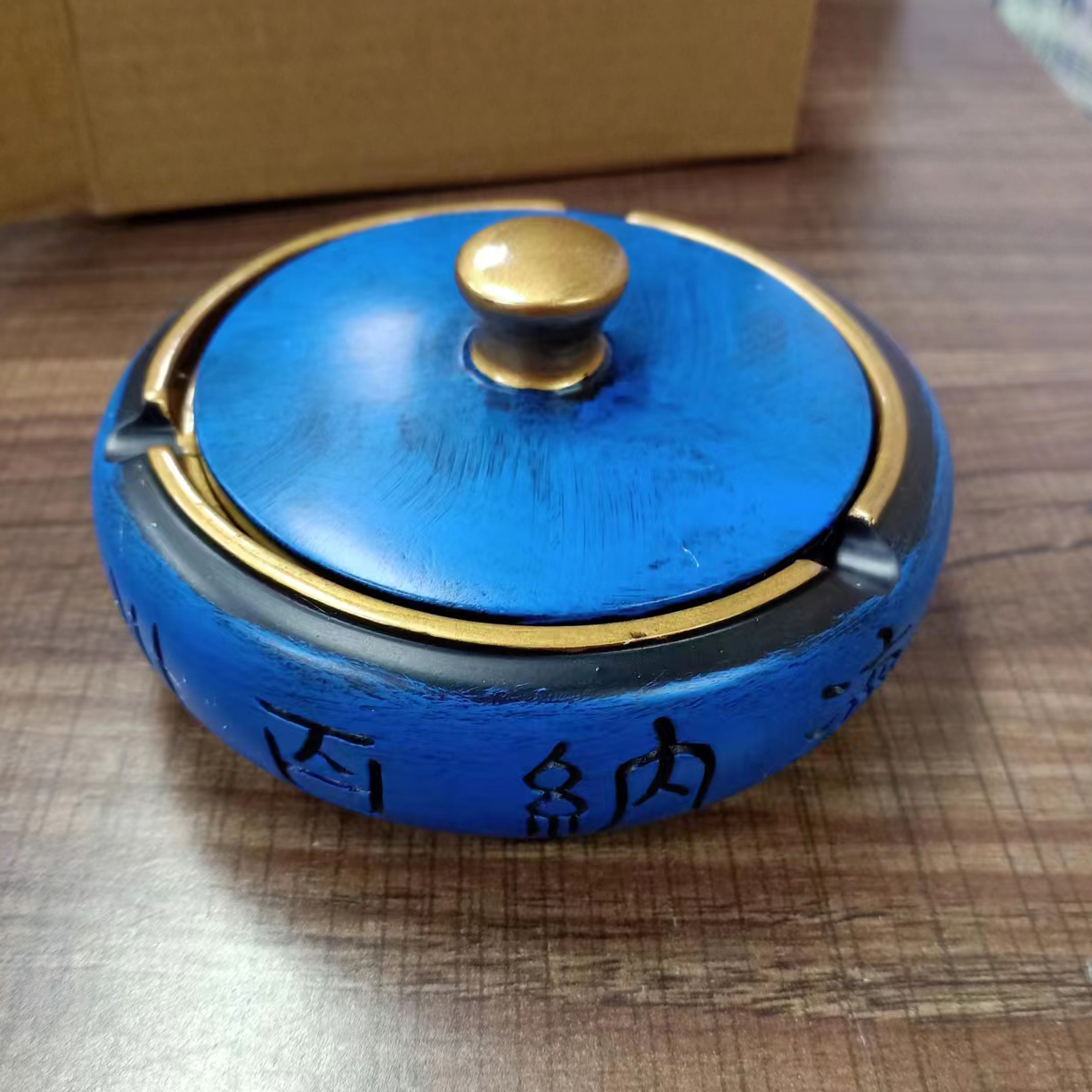 家用烟灰缸实物图