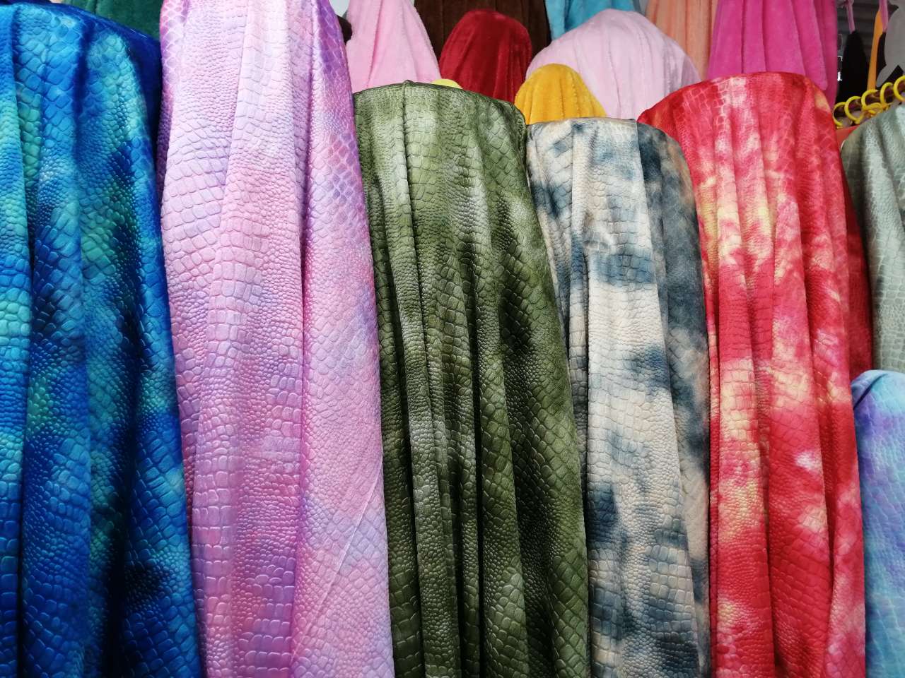 Short Plush Tie Dye Crocodile Dinosaur Fabric, It Is Polyester Silk Made Into A Door Width Of 155-160Cm, Can Be Made For Clothing Toys Throw Pillows Jewelry Shoes, Etc., Welcome New And Old Customers Before Purchase undefined