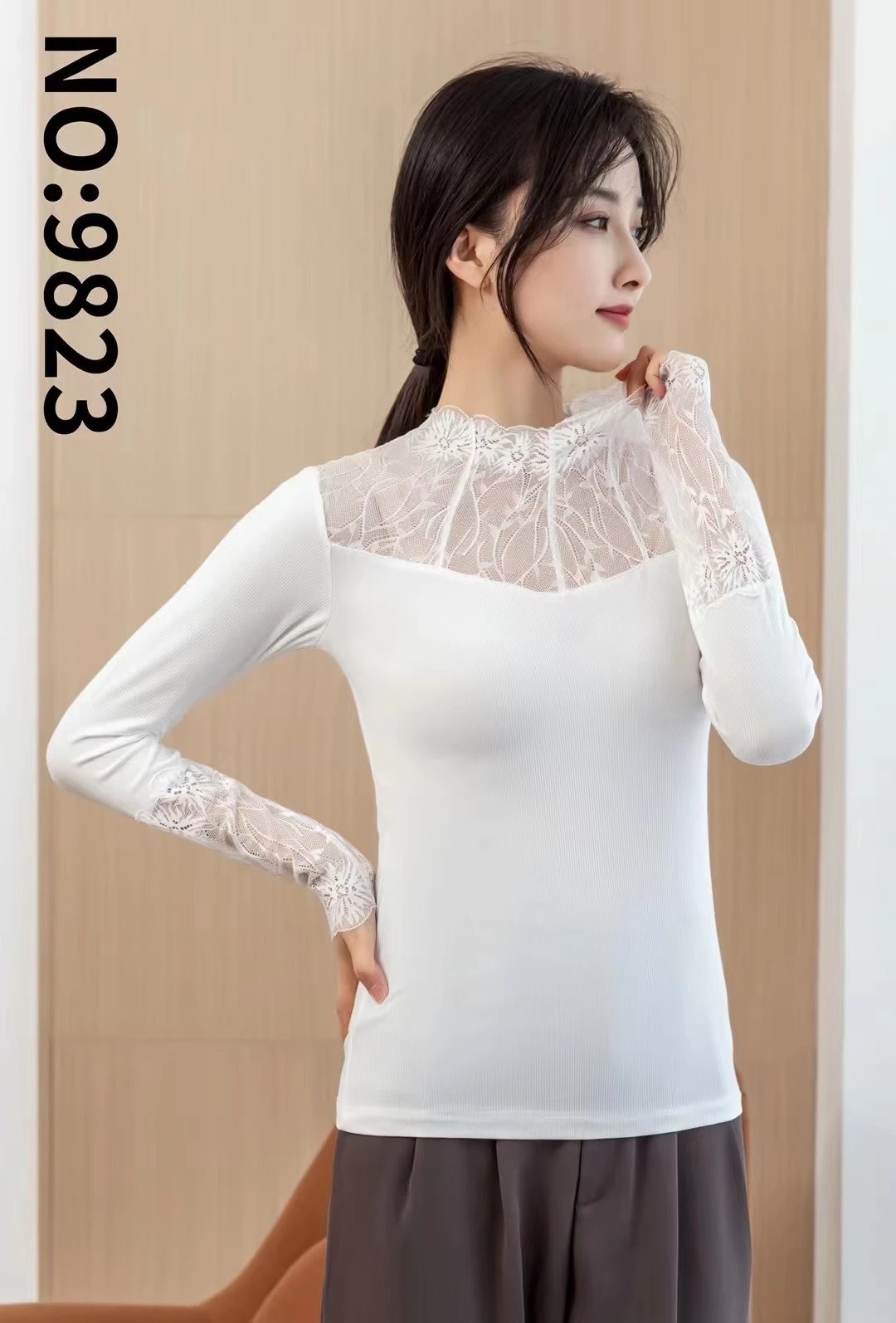 9823# 蕾丝螺纹棉打底衫 舒适蕾丝领设计、性感而不失优雅、怎么选都不会错图