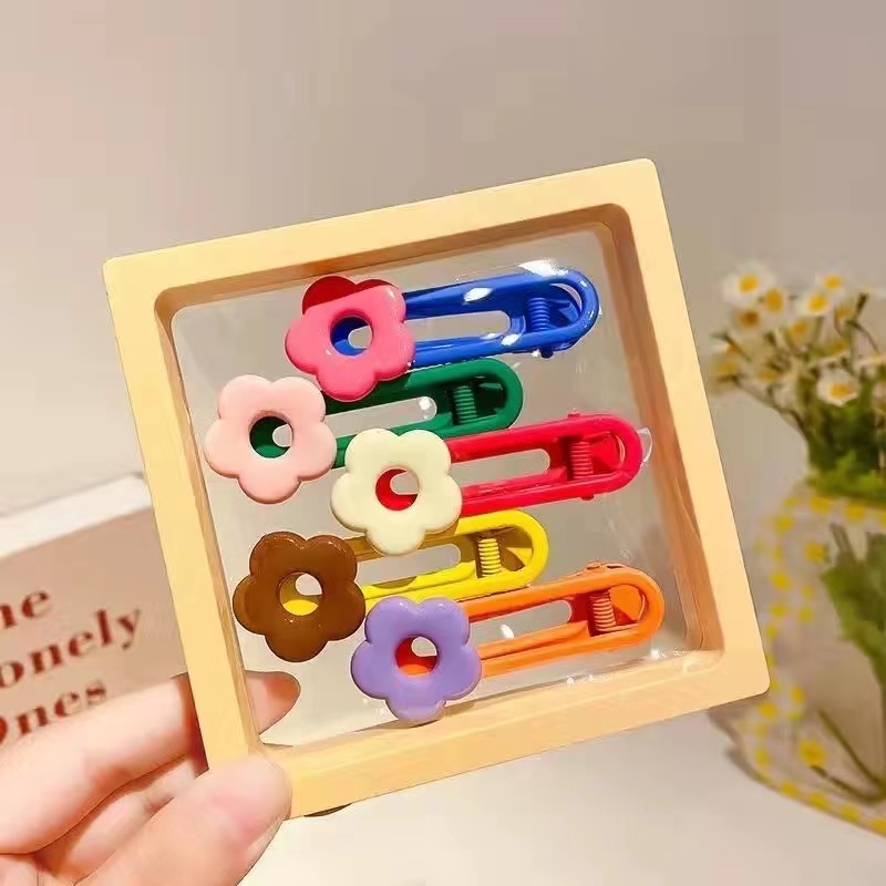 A new Korean children's cute candy bean hair clip cartoon clip parent-child set for girls, featuring a hollowed-out hair clip headpiece Specification image