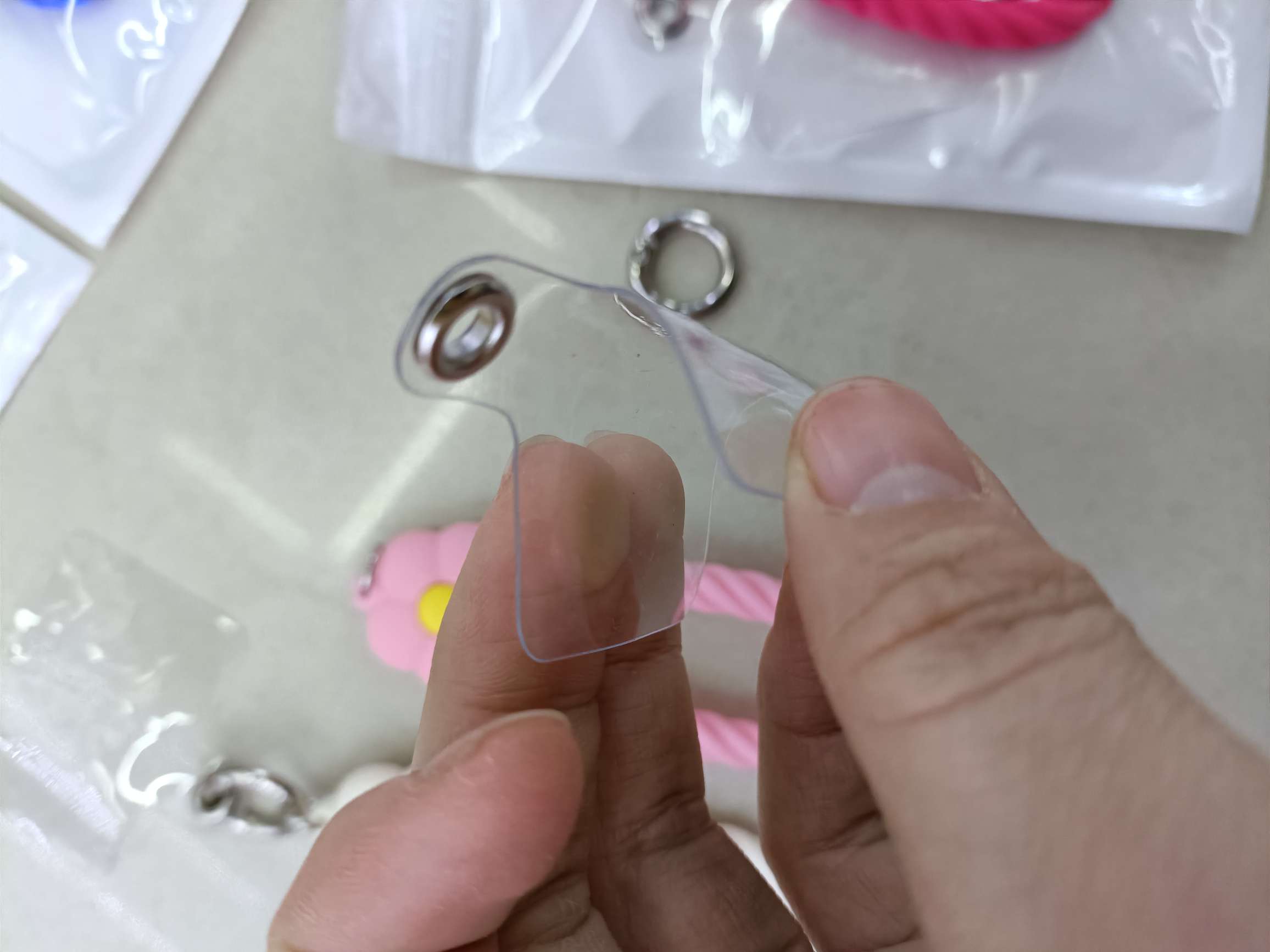 手机挂绳/手腕挂绳/透明垫片白底实物图