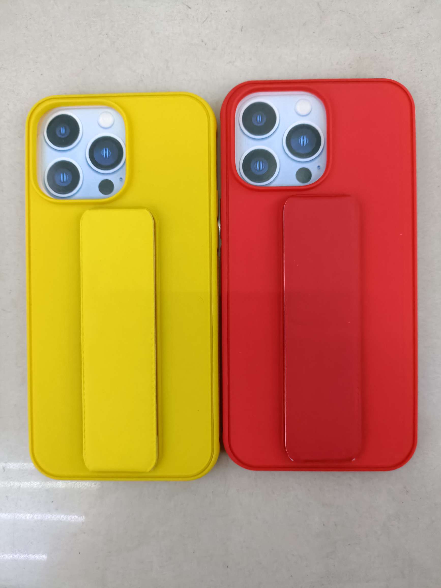 Color-matched folding stand two-in-one shell detail image 6