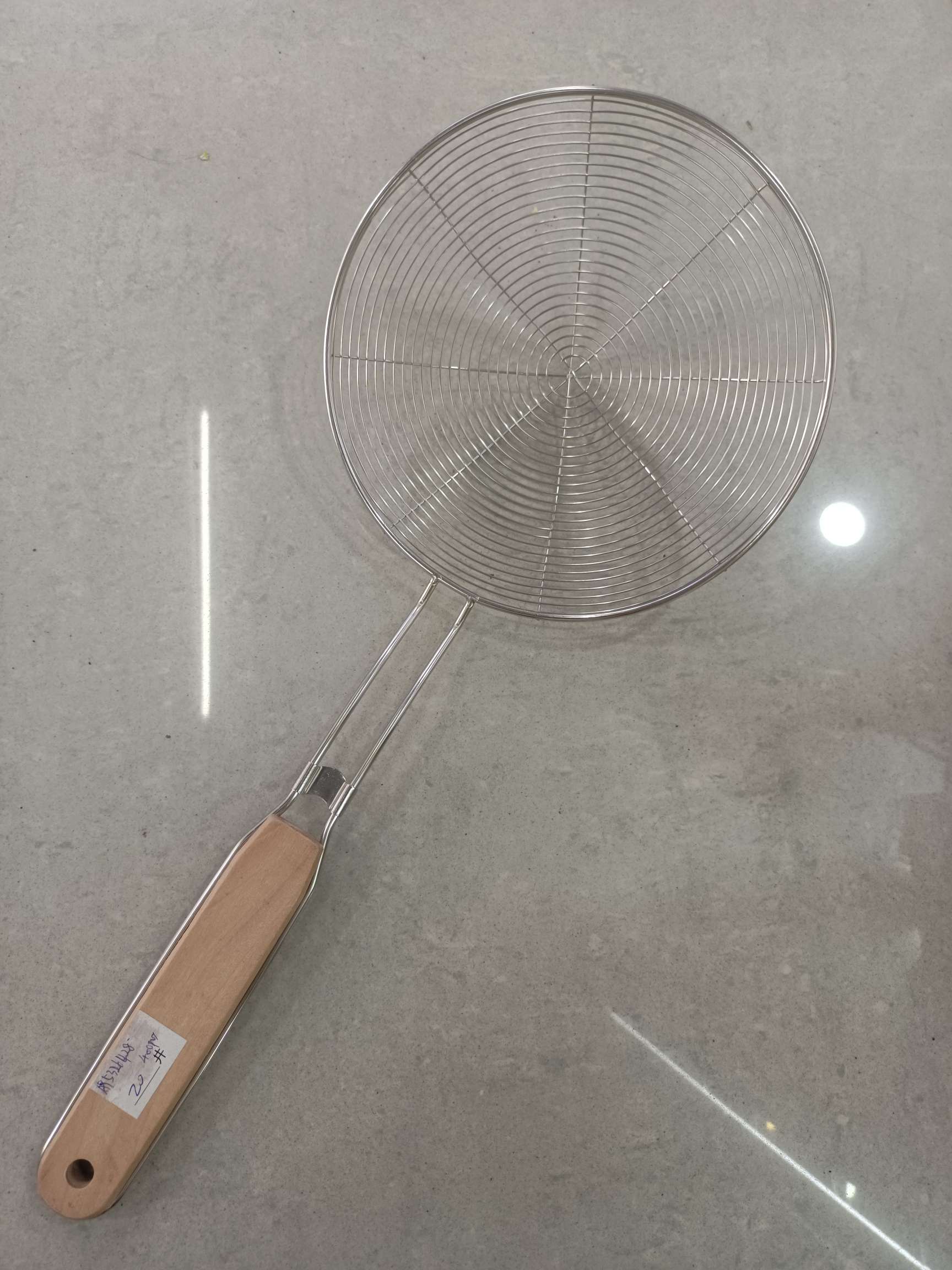 不锈钢油格/密网木柄/过滤漏勺白底实物图