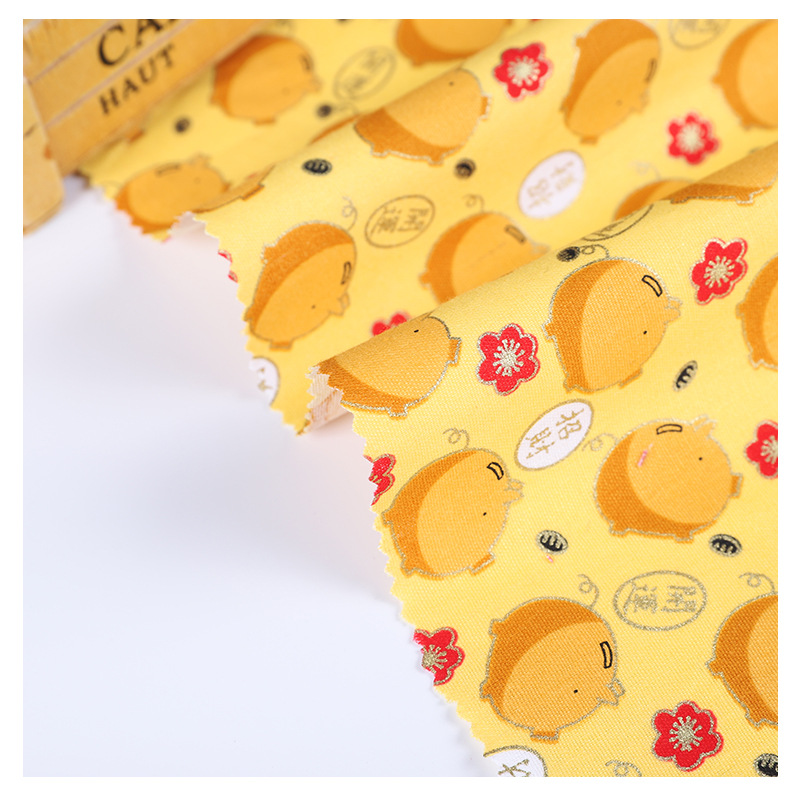 Cute cartoon piggy printed fabric, gold-embossed printed hand-pieced fabric, DIY luggage, all-cotton home textile, gold-powder fabric, bag fabric decoration Item Picture