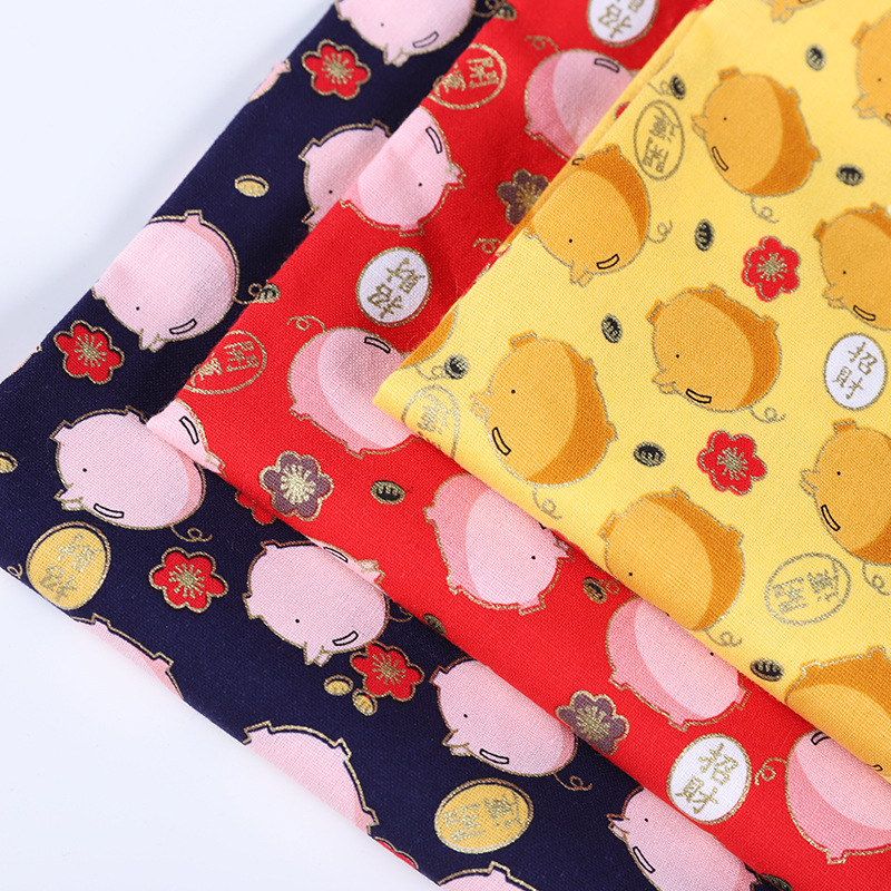 Cute cartoon piggy printed fabric, gold-embossed printed hand-pieced fabric, DIY luggage, all-cotton home textile, gold-powder fabric, bag fabric decoration details Picture