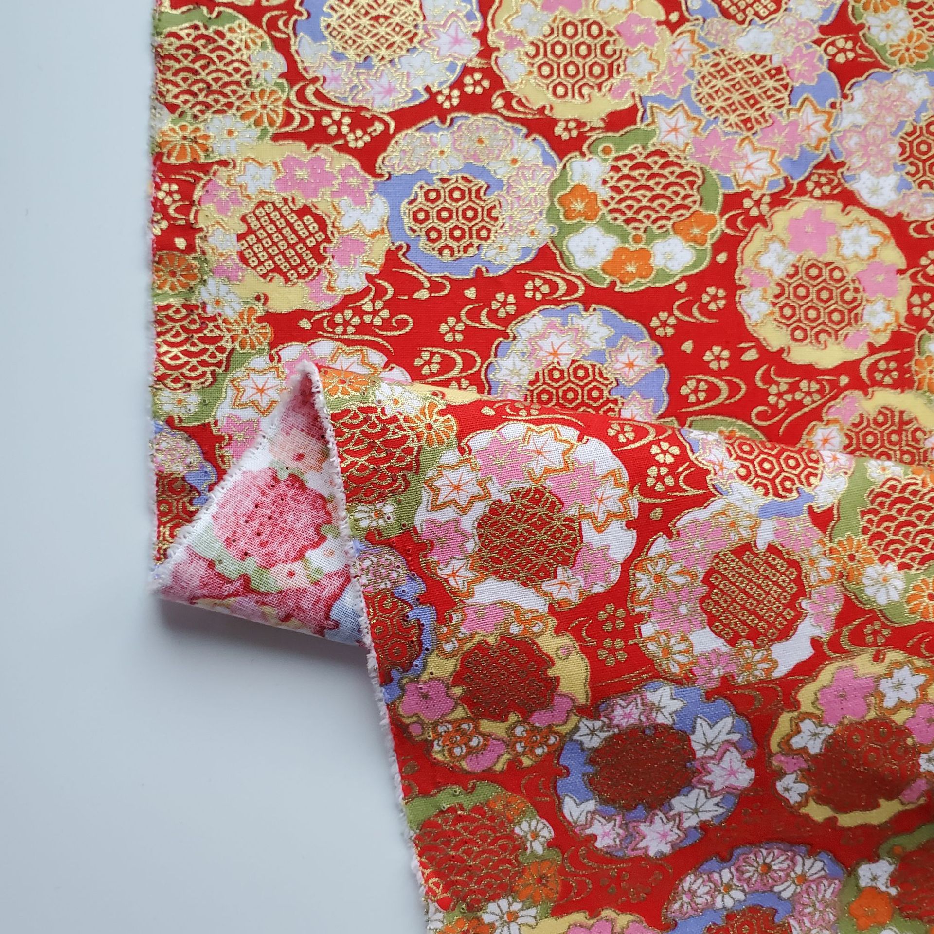 Japanese-style, simple and elegant flower clusters, all-cotton gold-embossed printed Japanese-style clothing, bags, home textiles, DIY gold powder fabric bags, clothing fabric, flower fabric Specification image