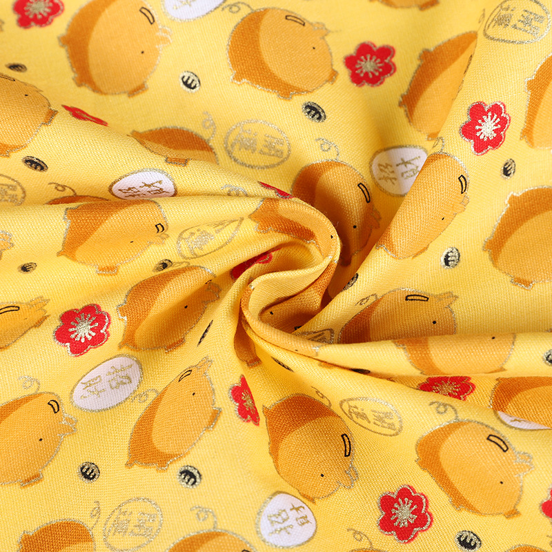 Cute cartoon piggy printed fabric, gold-embossed printed hand-pieced fabric, DIY luggage, all-cotton home textile, gold-powder fabric, bag fabric decoration Application Scenario