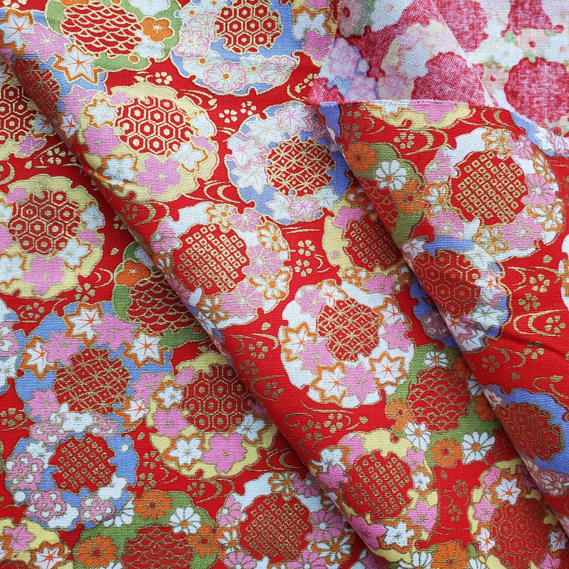 Japanese-style, simple and elegant flower clusters, all-cotton gold-embossed printed Japanese-style clothing, bags, home textiles, DIY gold powder fabric bags, clothing fabric, flower fabric Application Scenario