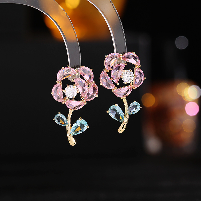 Wholesale of s925 silver needle earrings with a niche design sense, super flash zircon inlaid stud earrings, high-end and elegant flower earrings Item Picture
