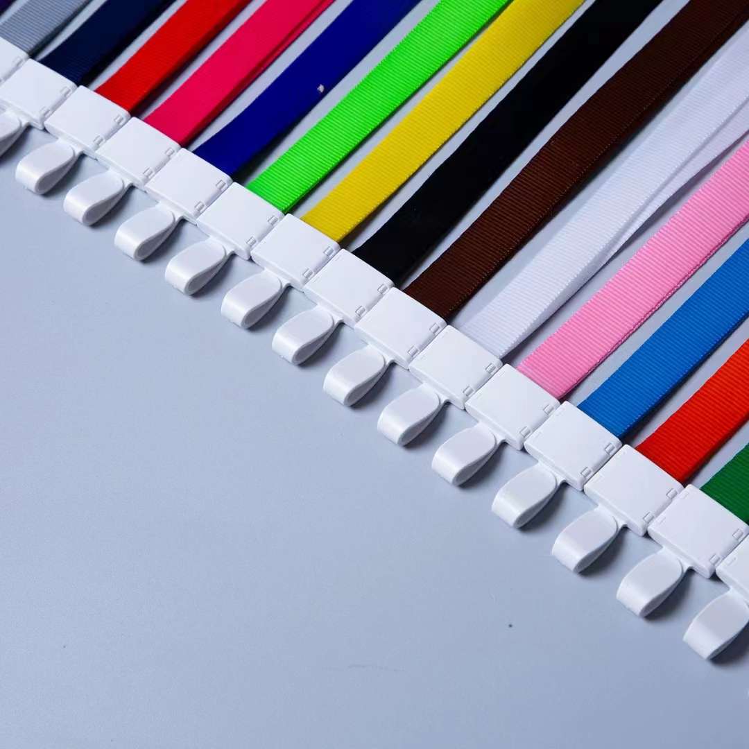 Ropes, ID card lanyards, office and study supplies are portable and compact details Picture