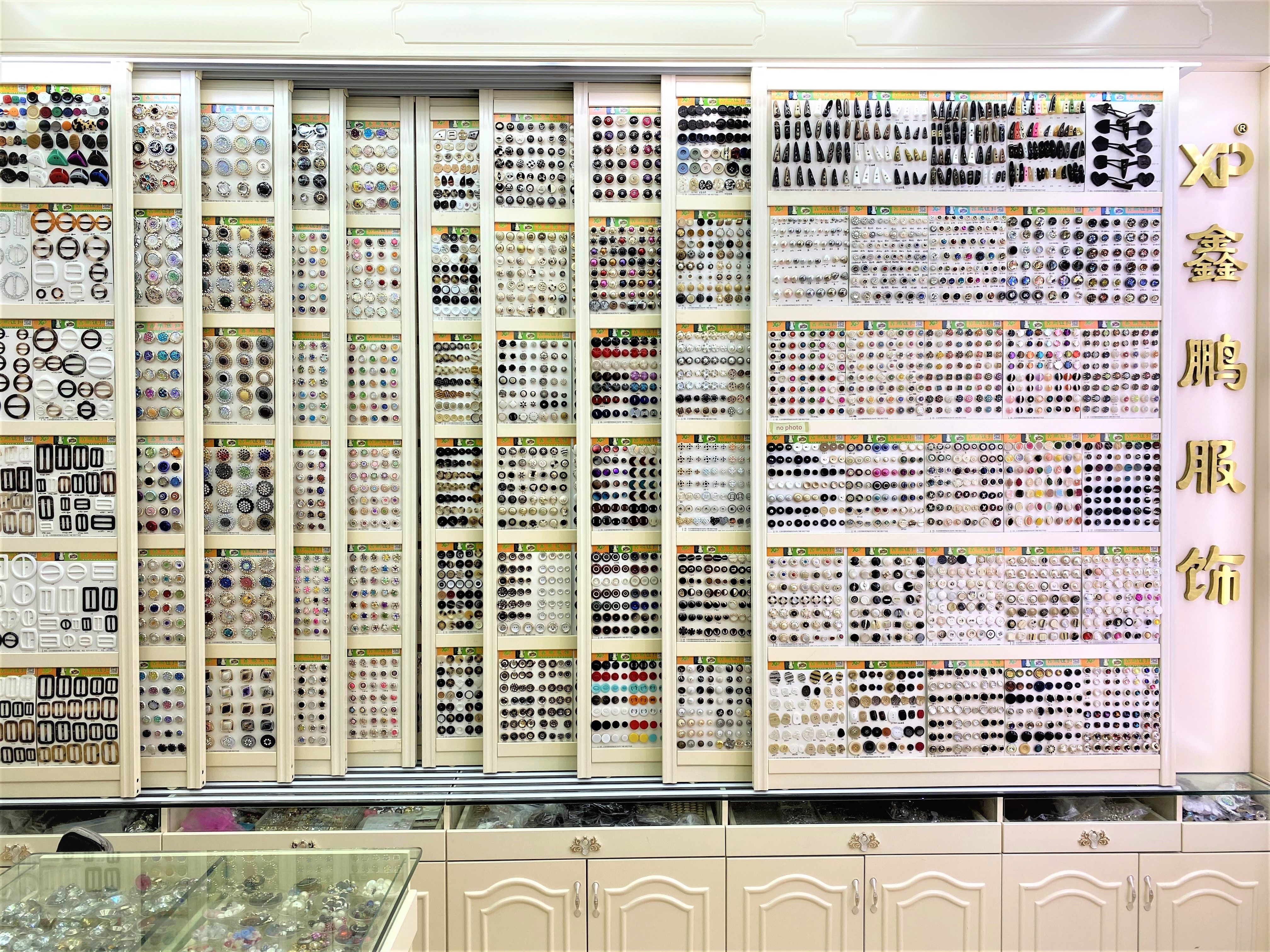 Direct sales of button brooches from the manufacturer: alloy resin plastic pins, jeans, acrylic wood, metal, nail free, spring waist buttons, high-end handcrafted, high-end clothing accessories, buttons, sofa, crystal glass buttons, overcoats, shirts, pearl buttons details Picture