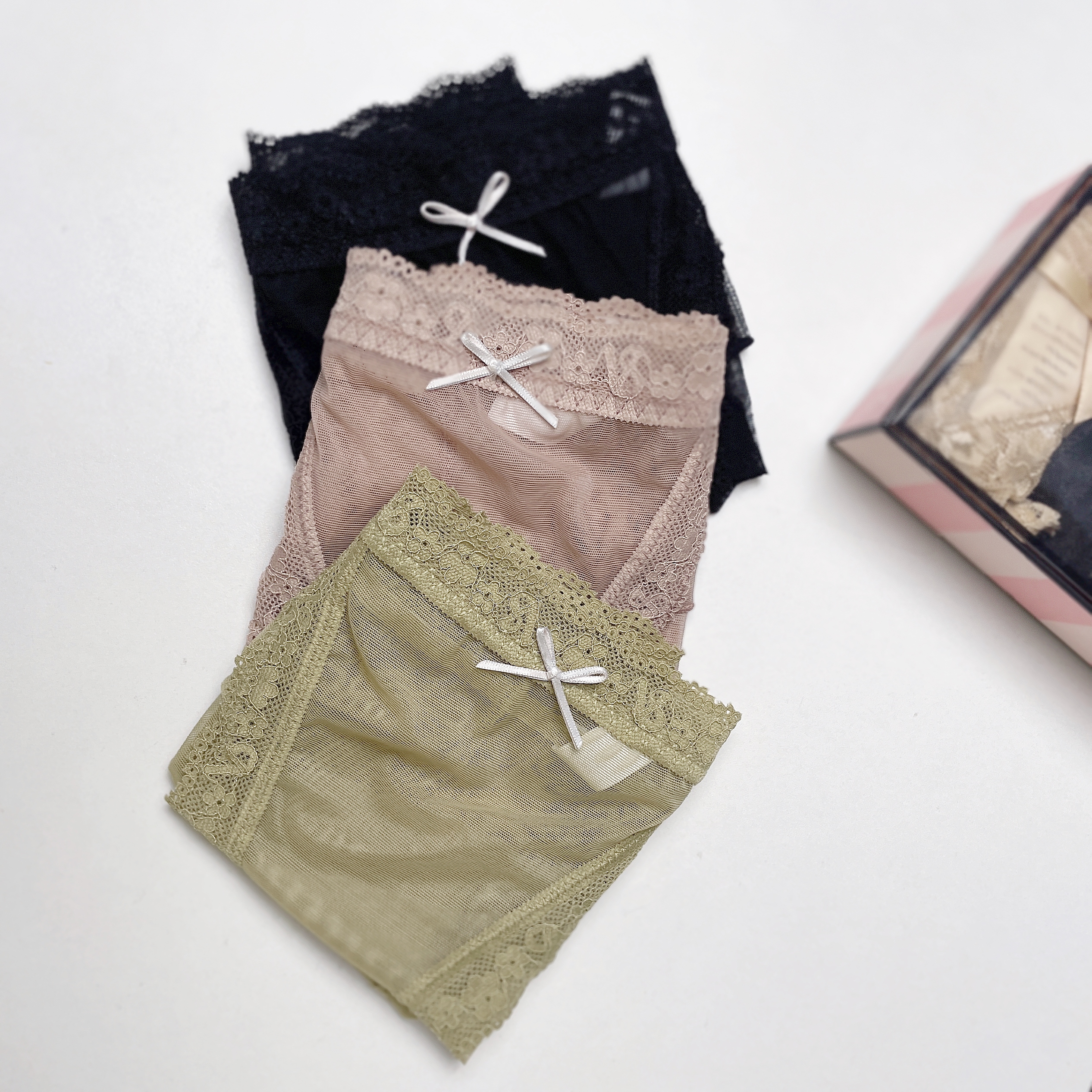 The Mystery of the Magic Box French lace mesh skirt thin Breathable, comfortable and sexy pure cotton crotch women's triangle underwear Application Scenario