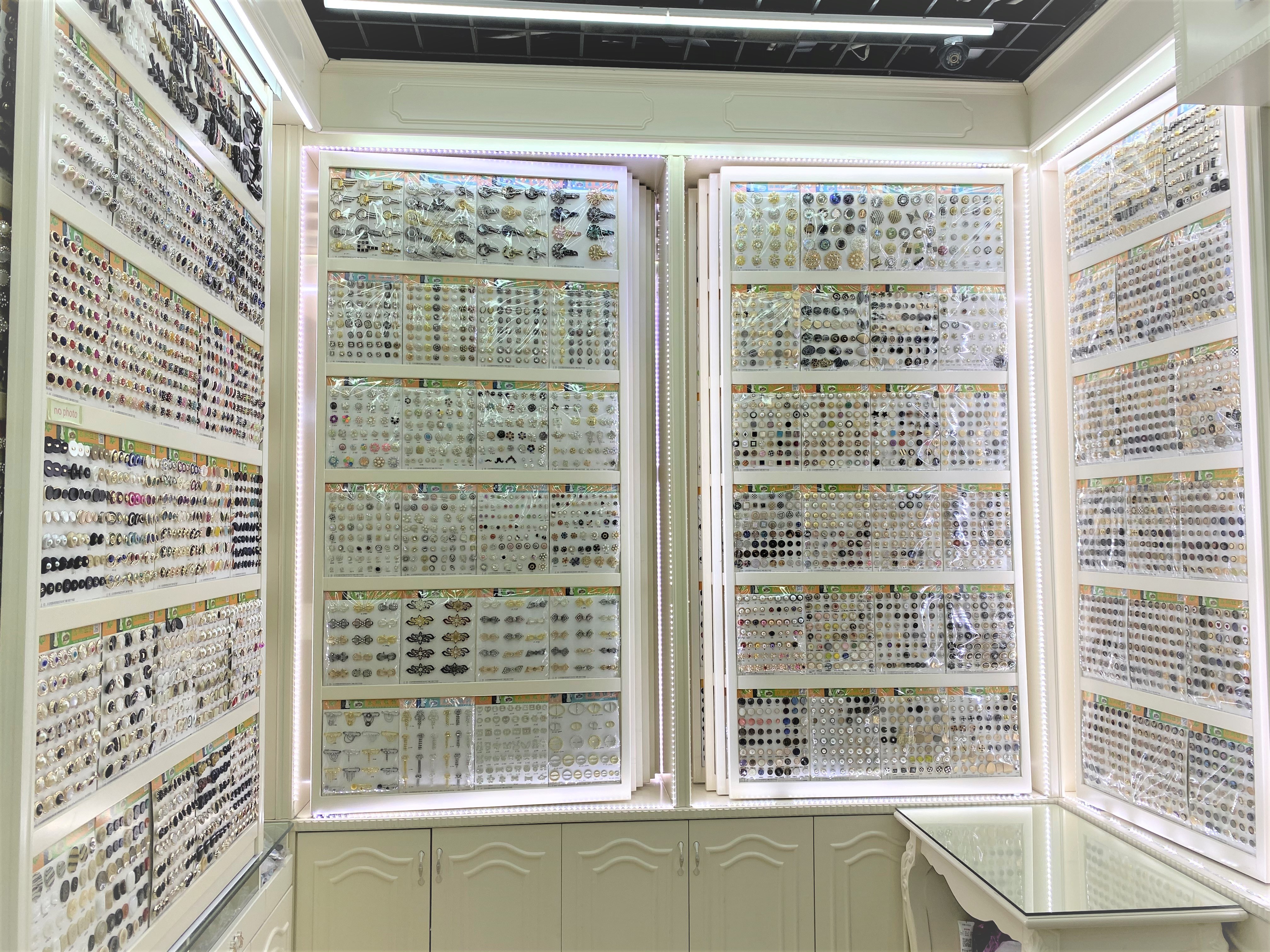 Direct sales of button brooches from the manufacturer: alloy resin plastic pins, jeans, acrylic wood, metal, nail free, spring waist buttons, high-end handcrafted, high-end clothing accessories, buttons, sofa, crystal glass buttons, overcoats, shirts, pearl buttons Specification image