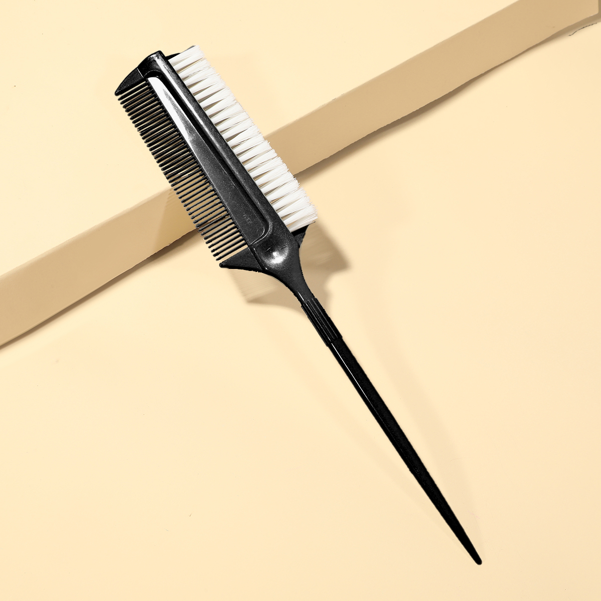 Hair dye comb, double-sided soft bristle brush, hair dye brush, hairdressing pointed tail hair dye brush Application Scenario