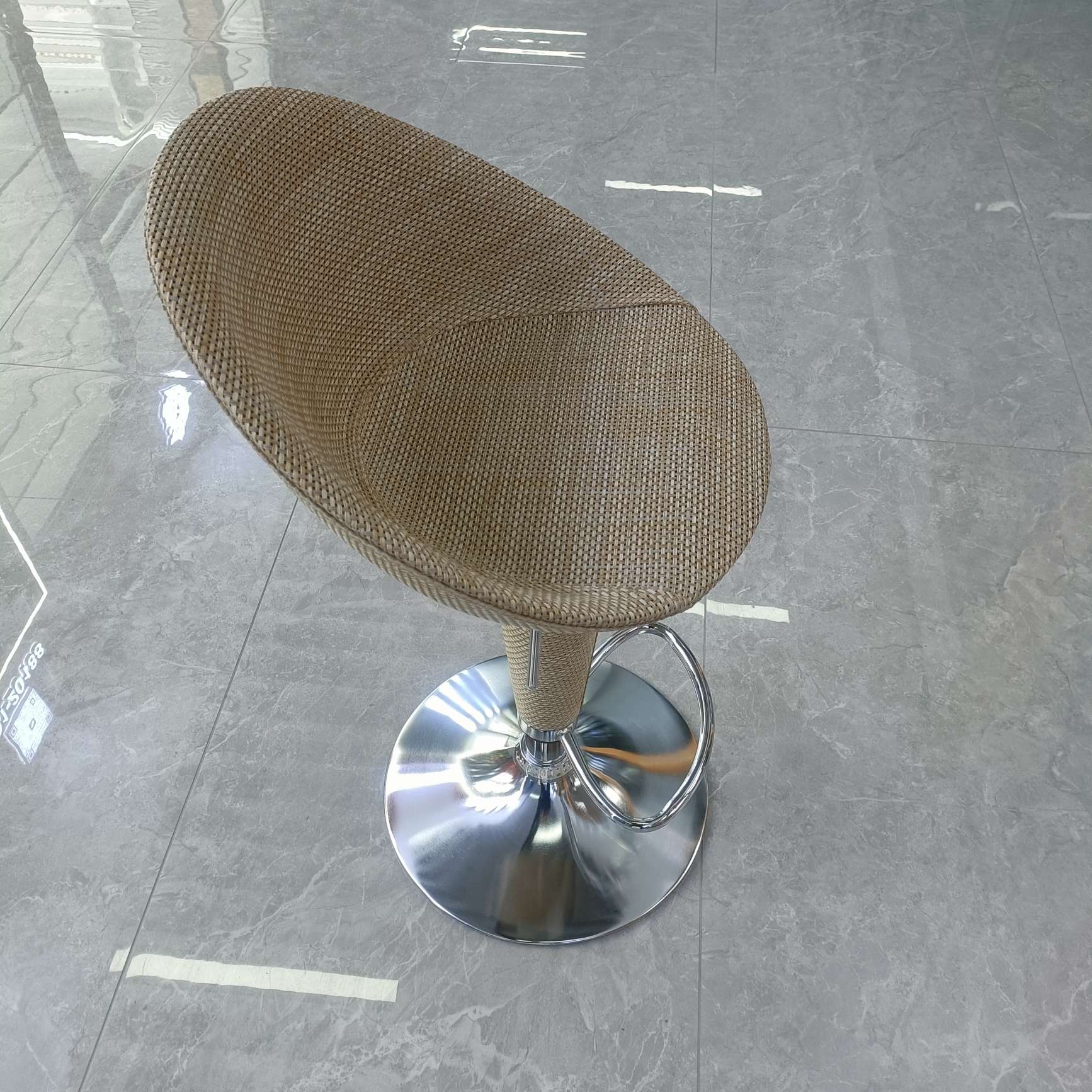 Bar counter chairs, front desk dining chairs, bar chairs, beauty salon chairs, adjustable backrests, cash register stools, mobile phone store high stools details Picture
