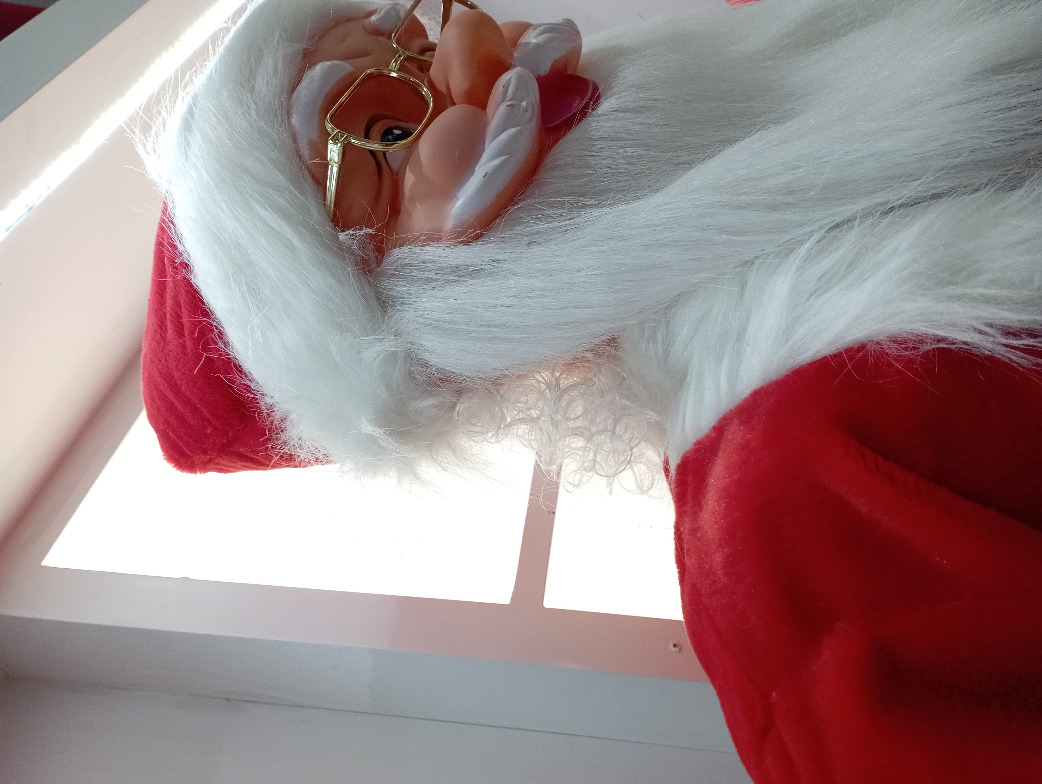 9123 Christmas Decoration Products Factory Direct sales Electric Santa Claus with backpack, dancing and bright large screen Santa Claus Application Scenario