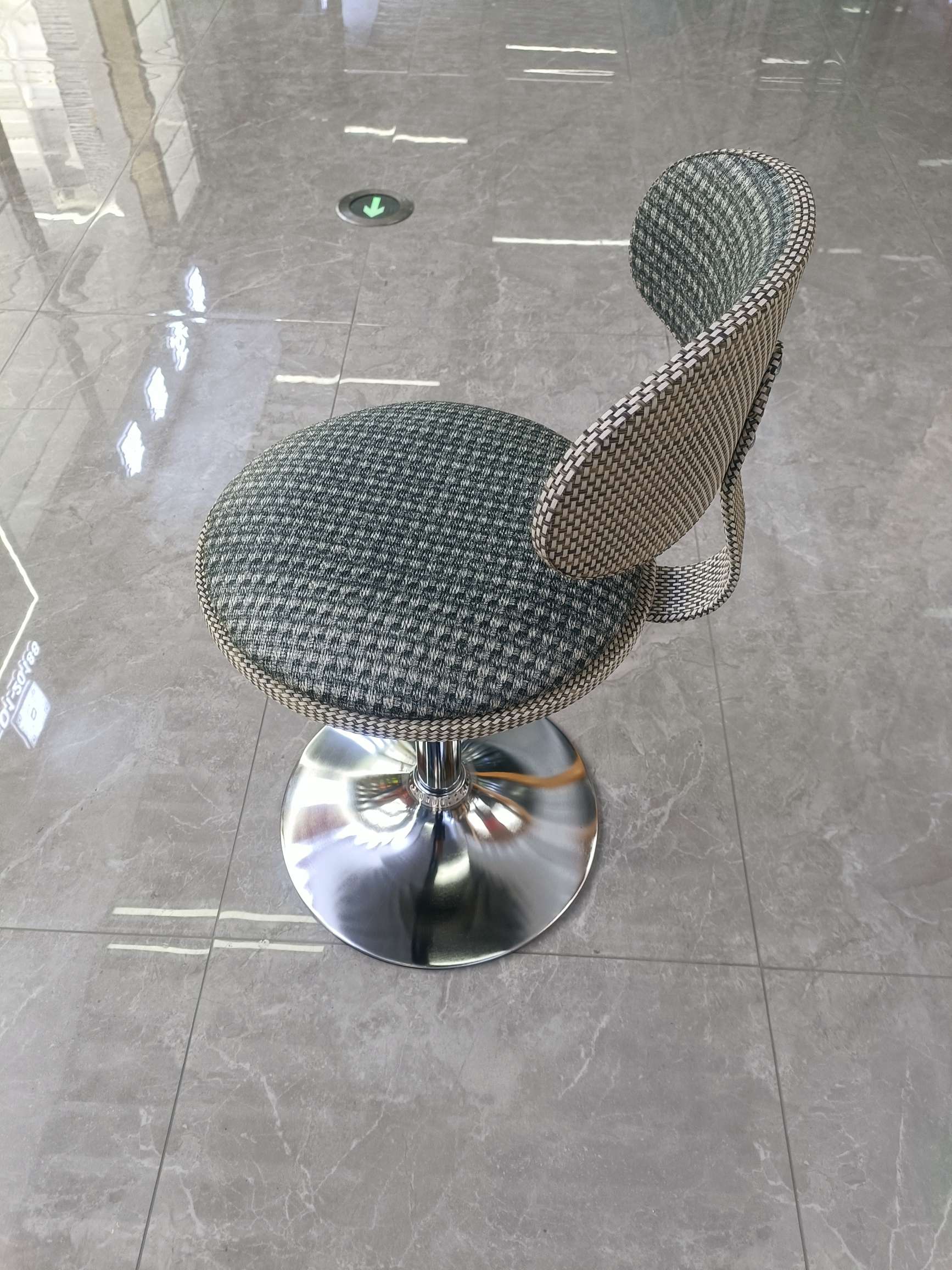 Bar stools, front desk chairs, dining chairs, beauty salon chairs, modern and simple bar stools, bar high stools, high-backrest stools details Picture