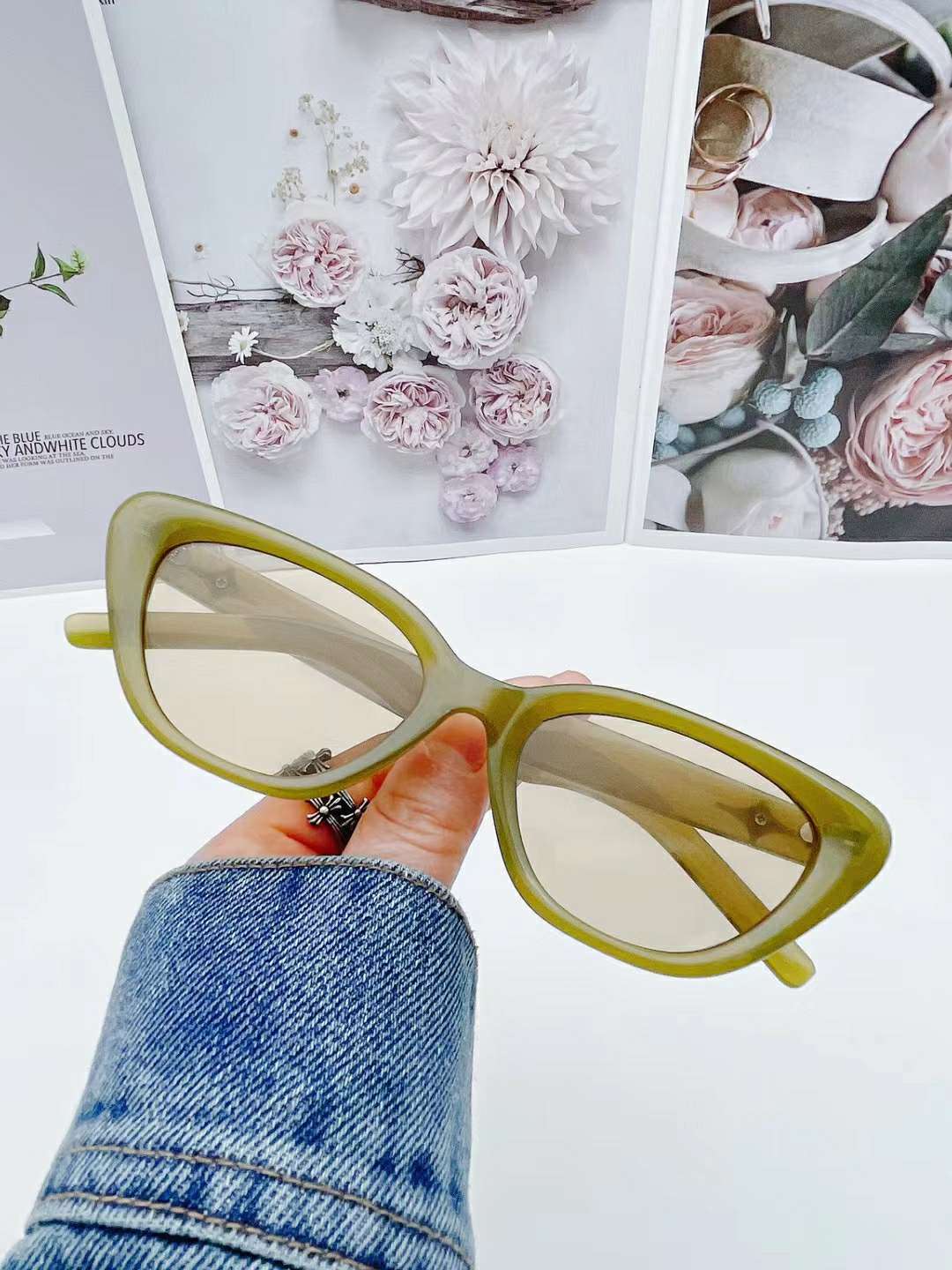 GM's same style sunglasses detail image 8