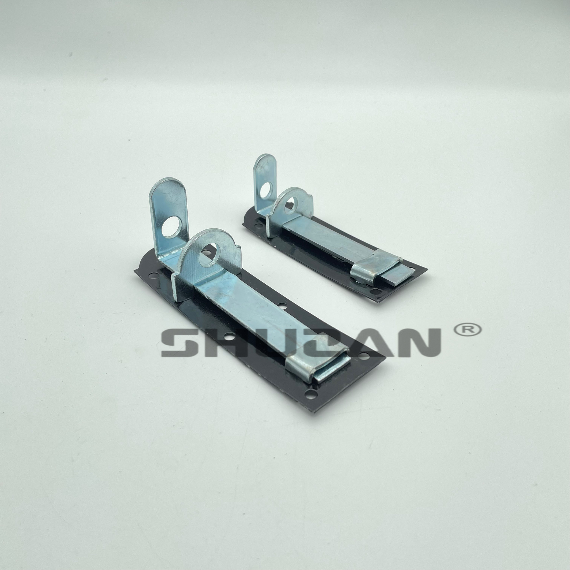 The latch door bolt comes in various sizes, specifications and styles, and is sturdy and durable Application Scenario