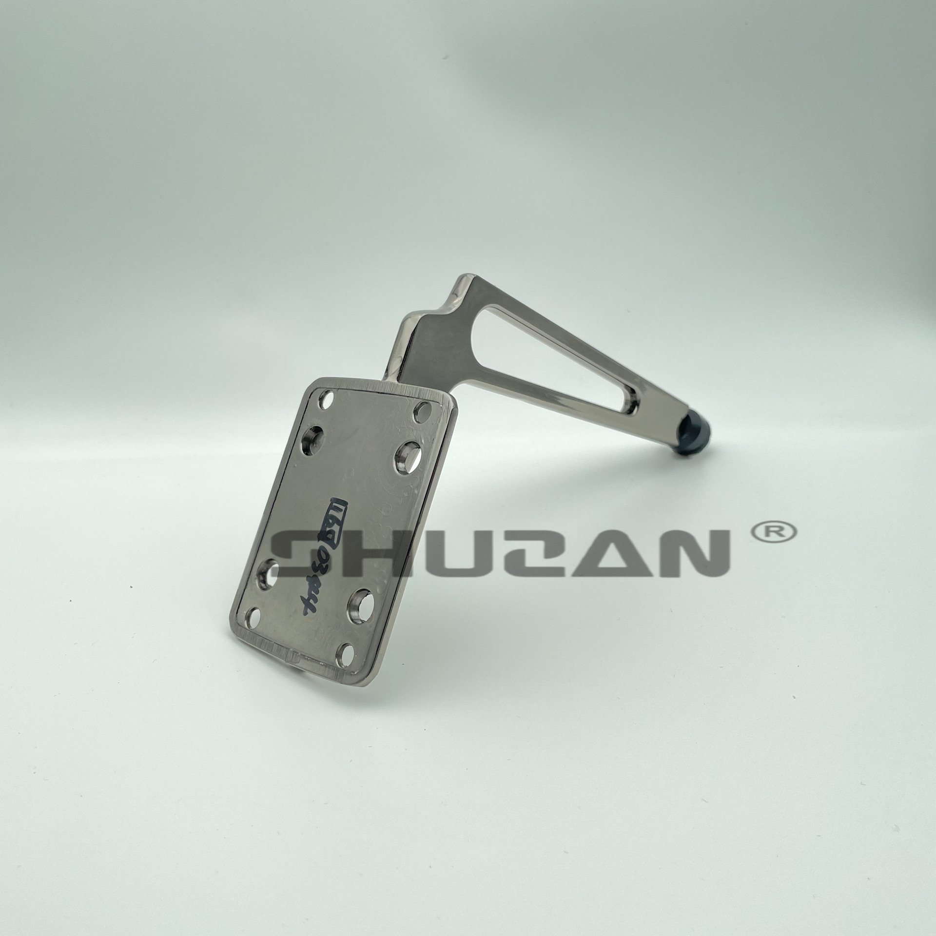 The cabinet legs come in various styles with metallic colors and are not prone to rust