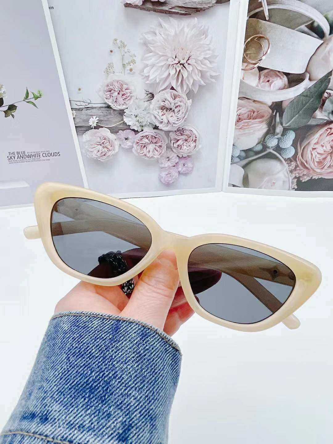 GM's same style sunglasses detail image 9