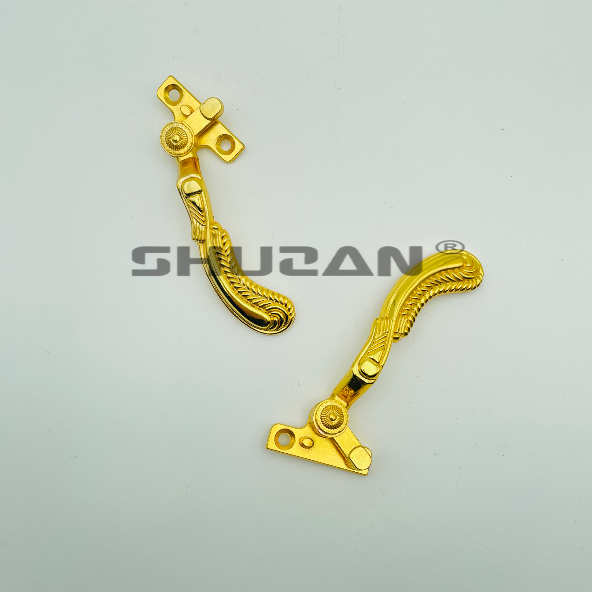 The golden surface of the window handle is galvanized and not easy to wear out
