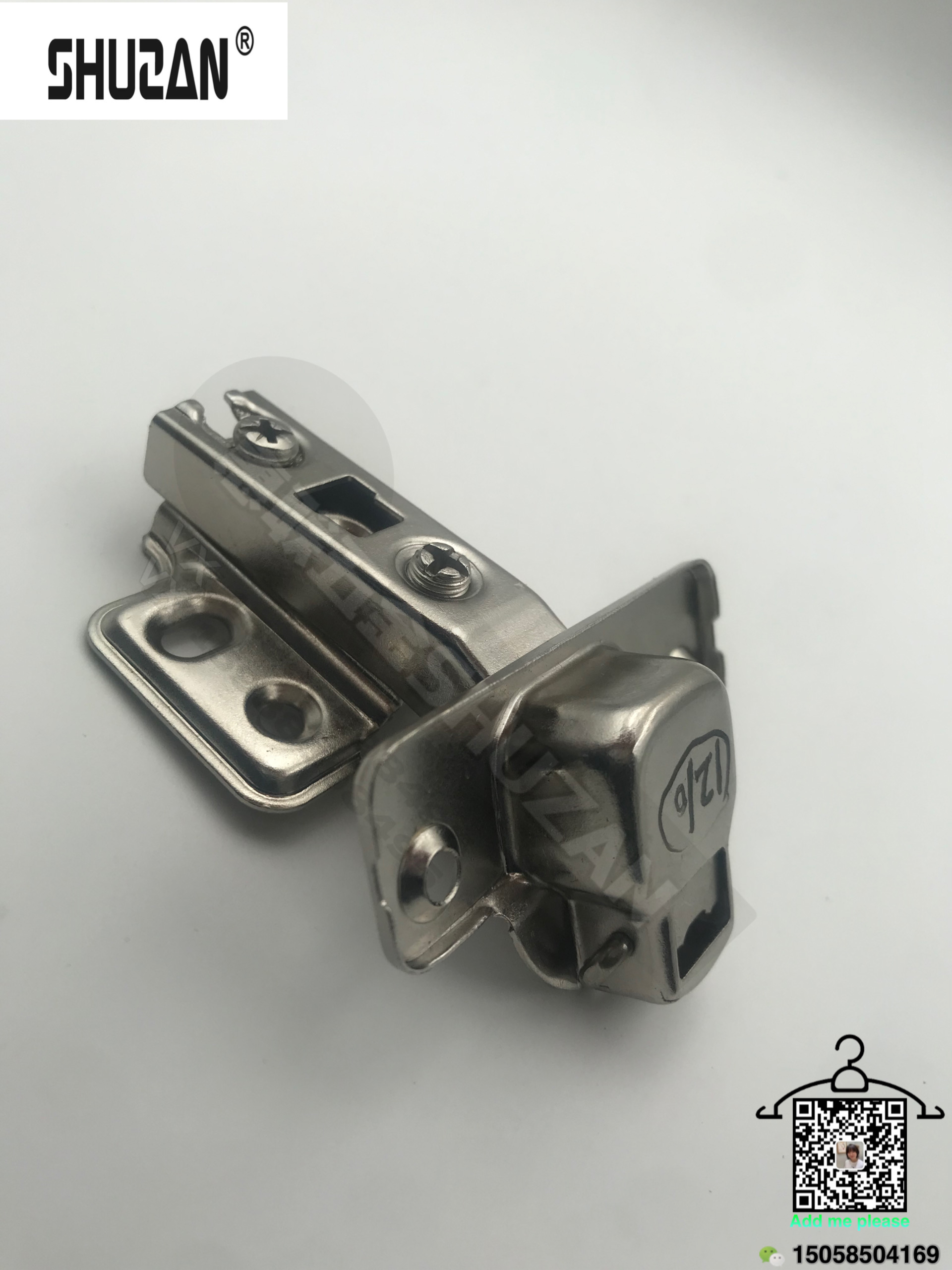 The hydraulic hinges are of high quality and feature flexible opening and closing