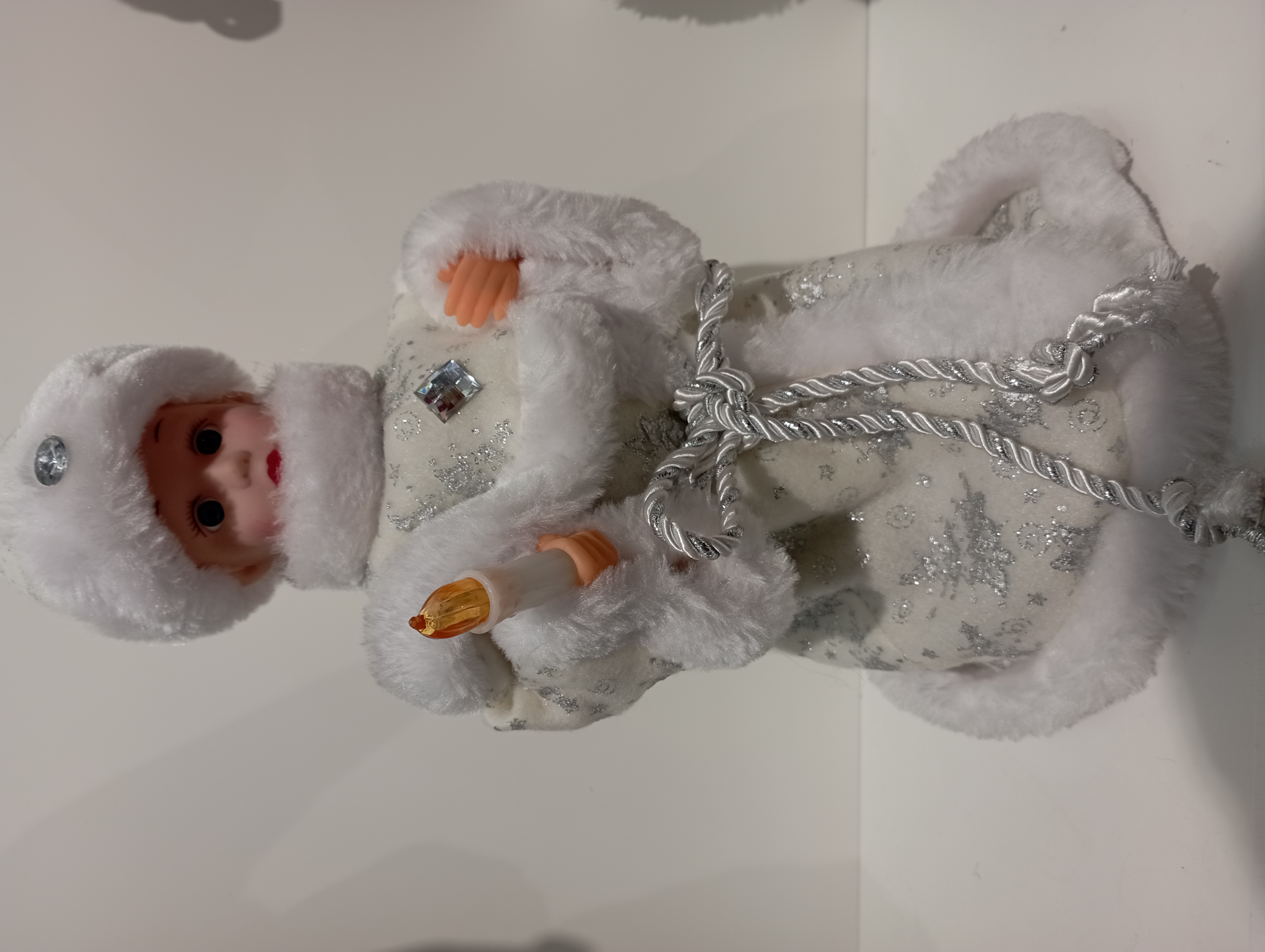 9123圣诞系列小玩具精美仿真俄女玩偶会唱俄语歌带灯玩偶