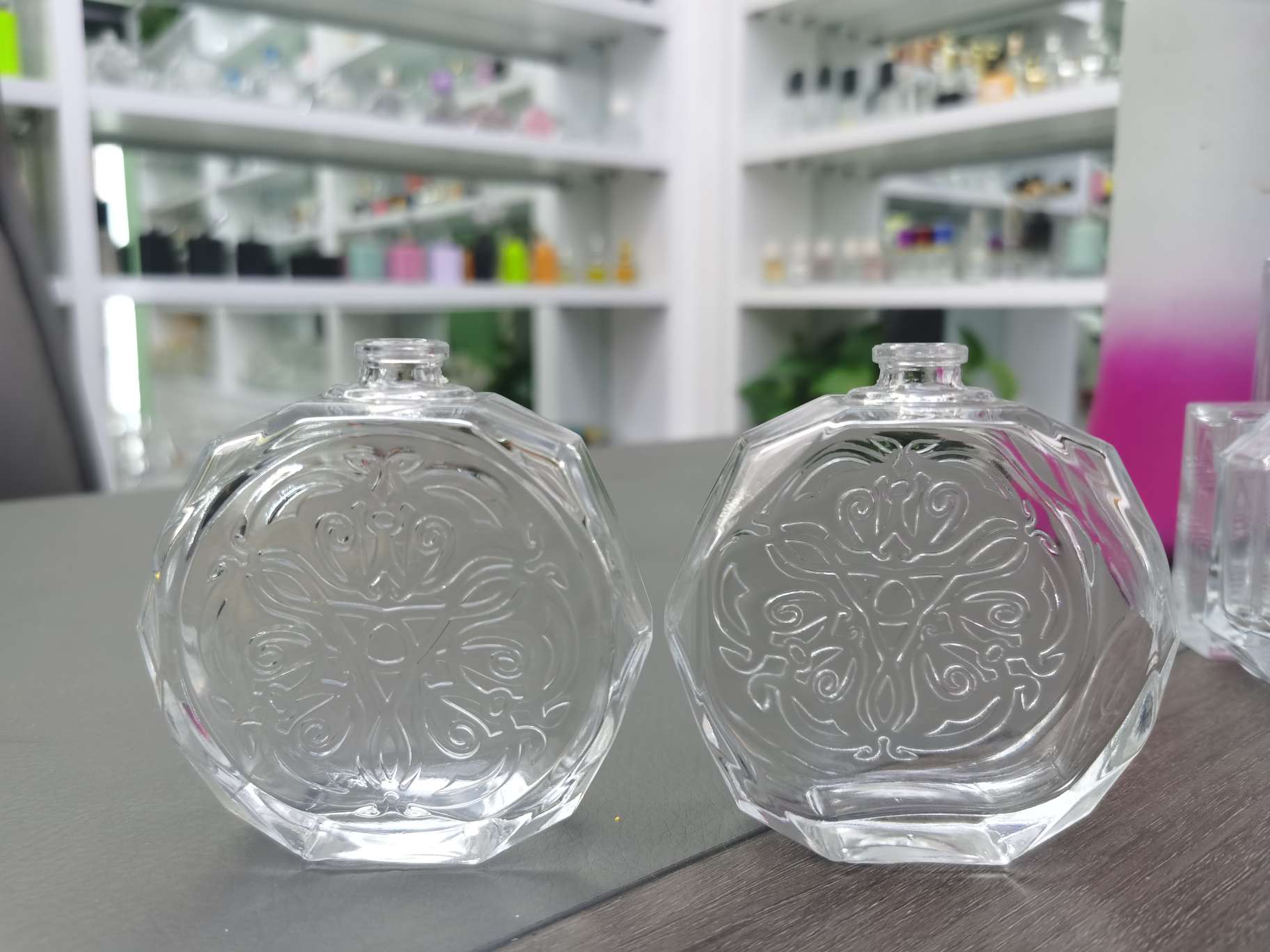 厚德玻璃 透明玻璃浮雕异性卡口香水瓶