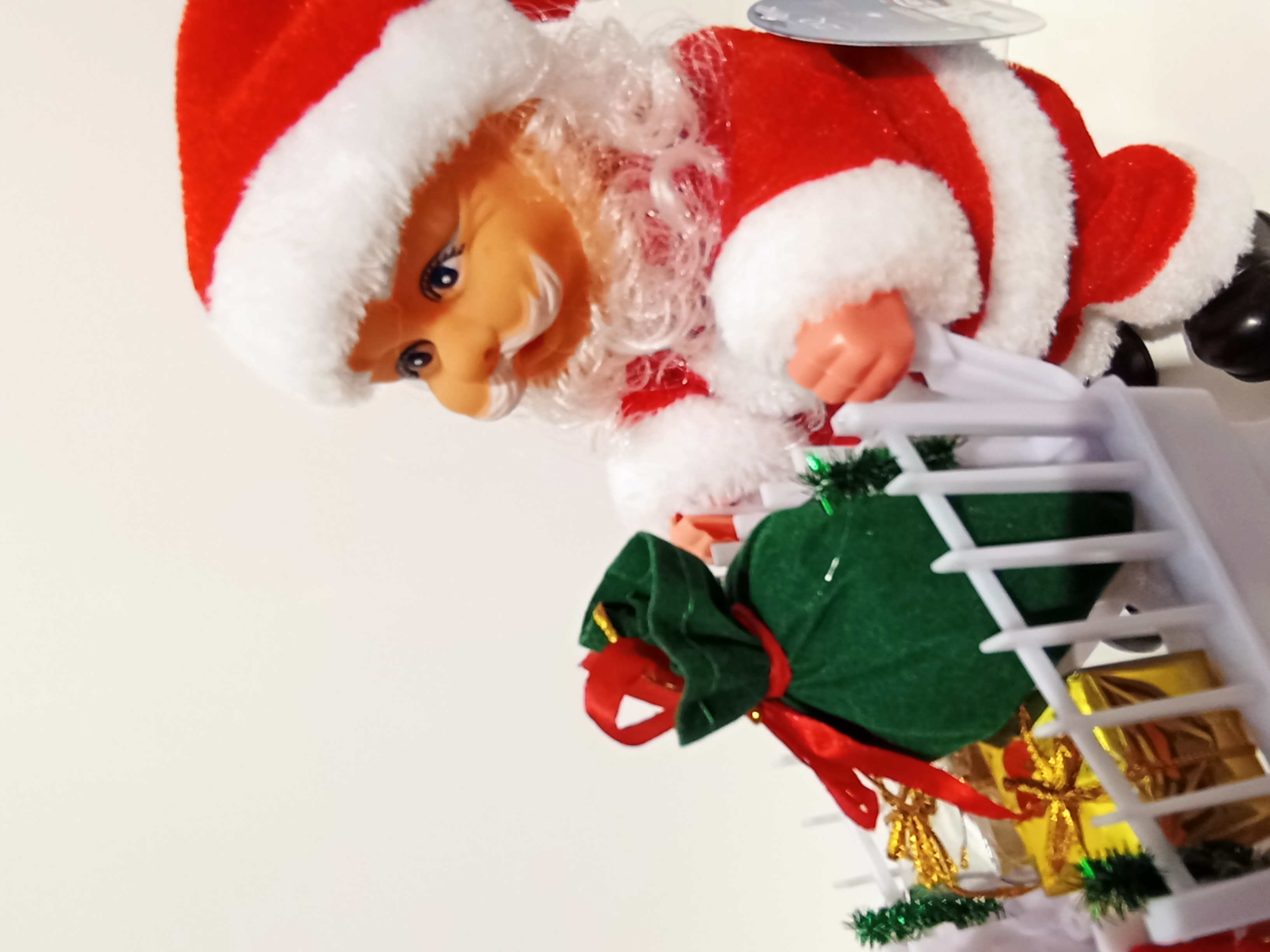9123 Christmas Series Santa Claus Toys Santa Claus Stroller with Music, Green Gift Pack, Running Mini Electric vehicle Application Scenario