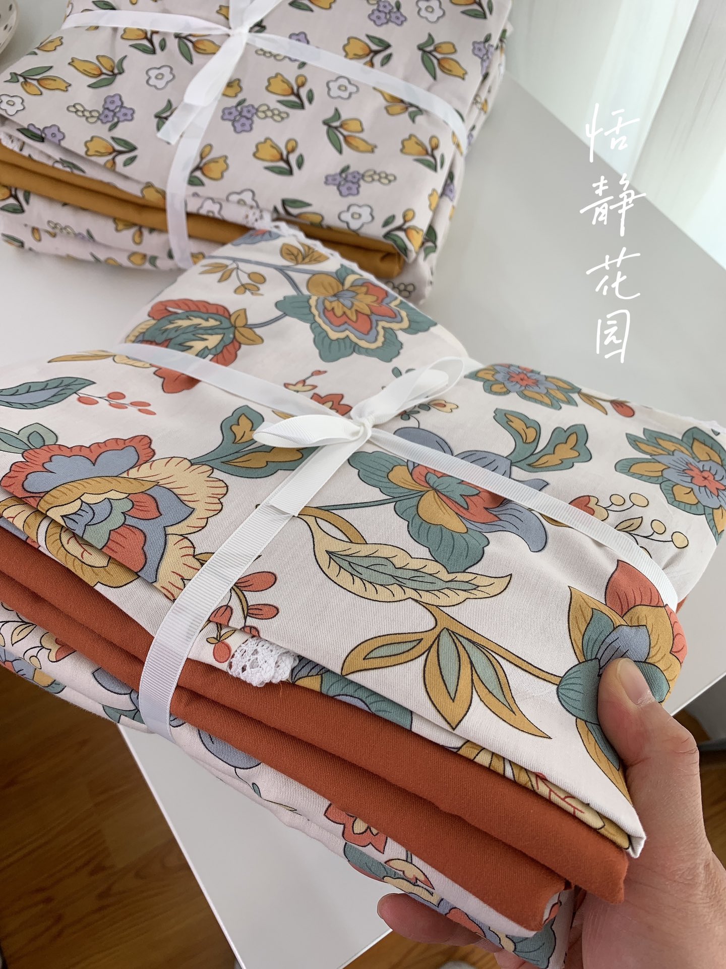 品如家纺2023新款全棉小碎花四件套花边详情5
