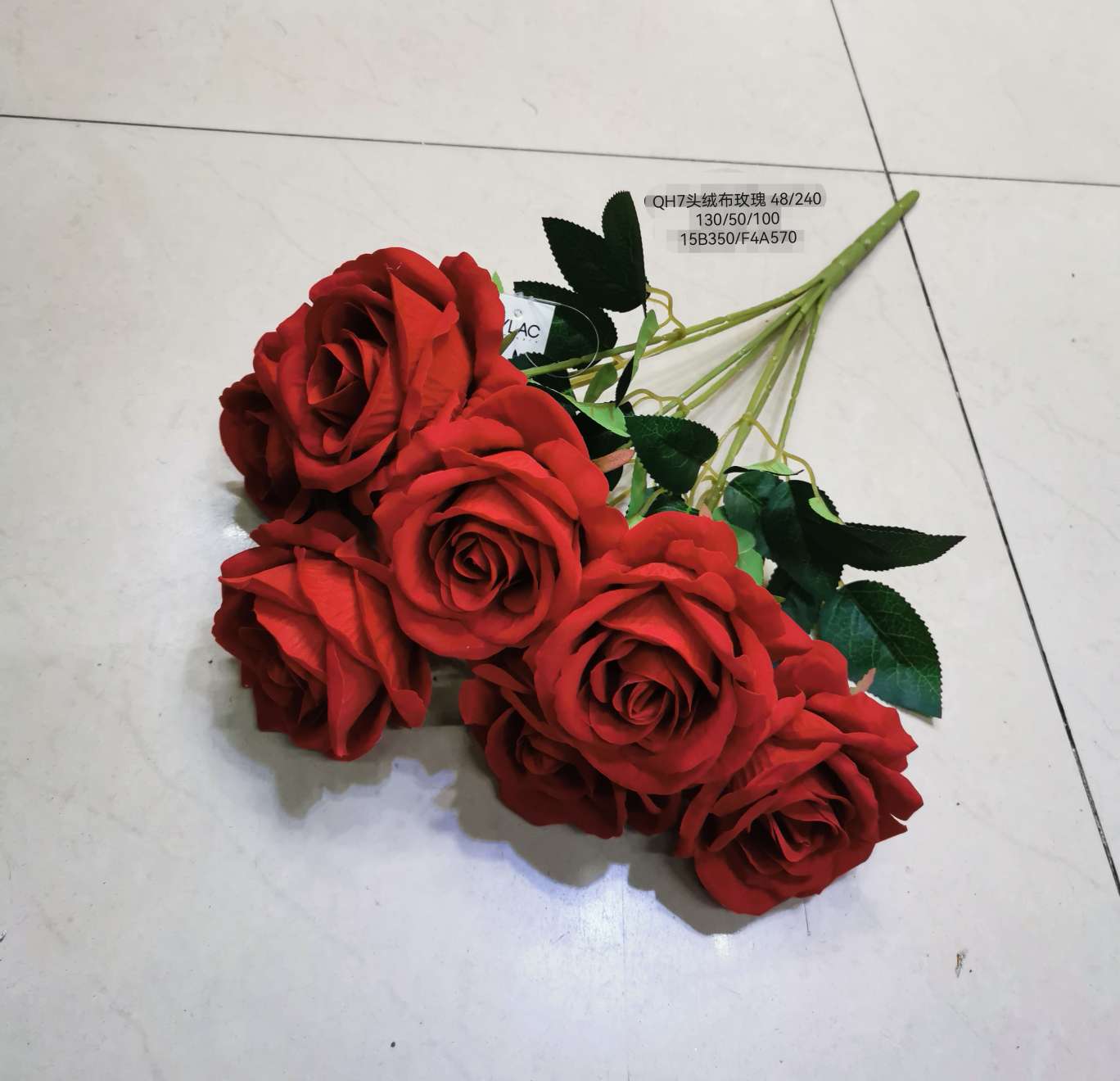 绒布把束玫瑰/婚庆绿影/新娘手捧白底实物图