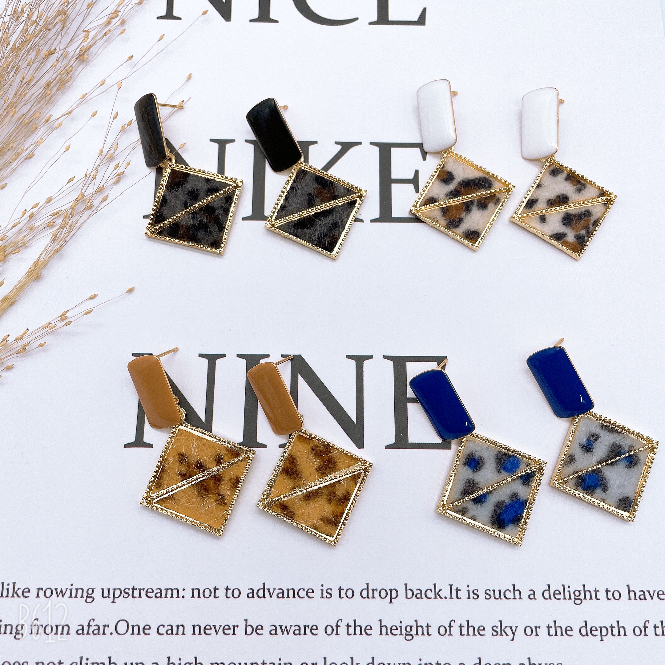 The new square and multi-color earrings with leopard print from Dongdaemun, South Korea, are fashionable and versatile. They are popular and trendy earrings for women