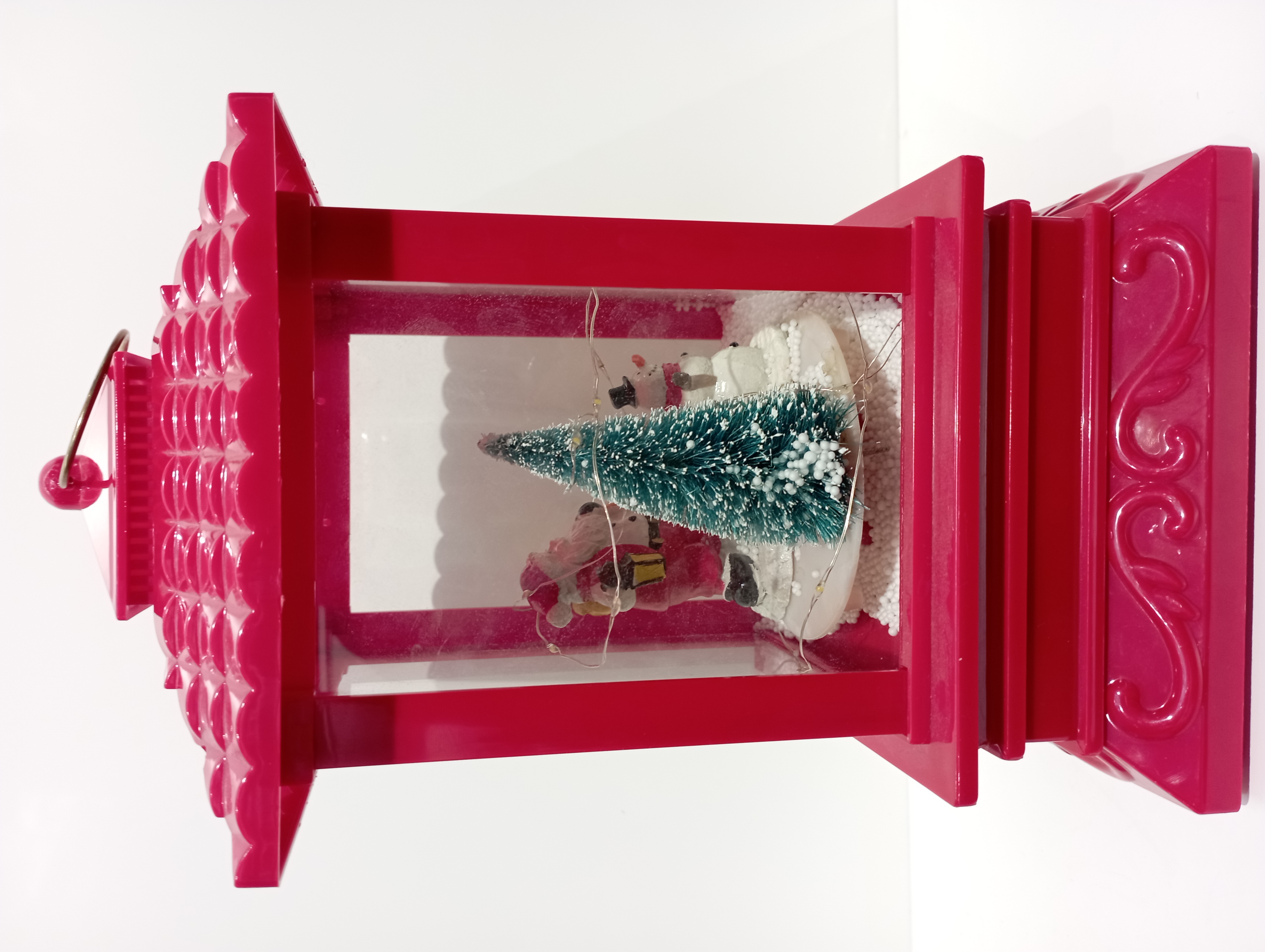 The Christmas suite is decorated with light strips, music lights, an elderly person, a snowfall Christmas tree, a Christmas scene arrangement, usb and battery-powered 9123 Christmas decorations Application Scenario