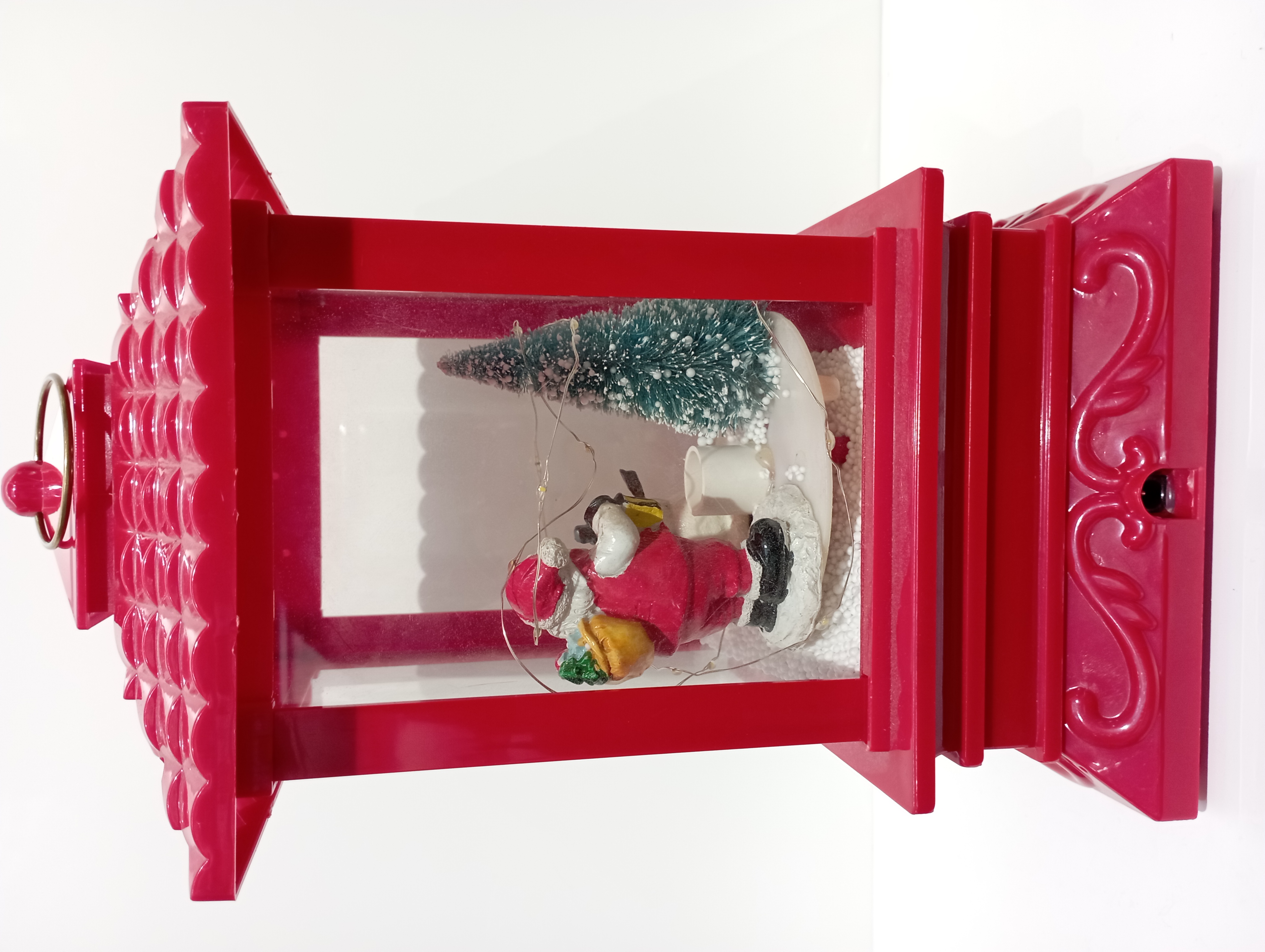 The Christmas suite is decorated with light strips, music lights, an elderly person, a snowfall Christmas tree, a Christmas scene arrangement, usb and battery-powered 9123 Christmas decorations Specification image