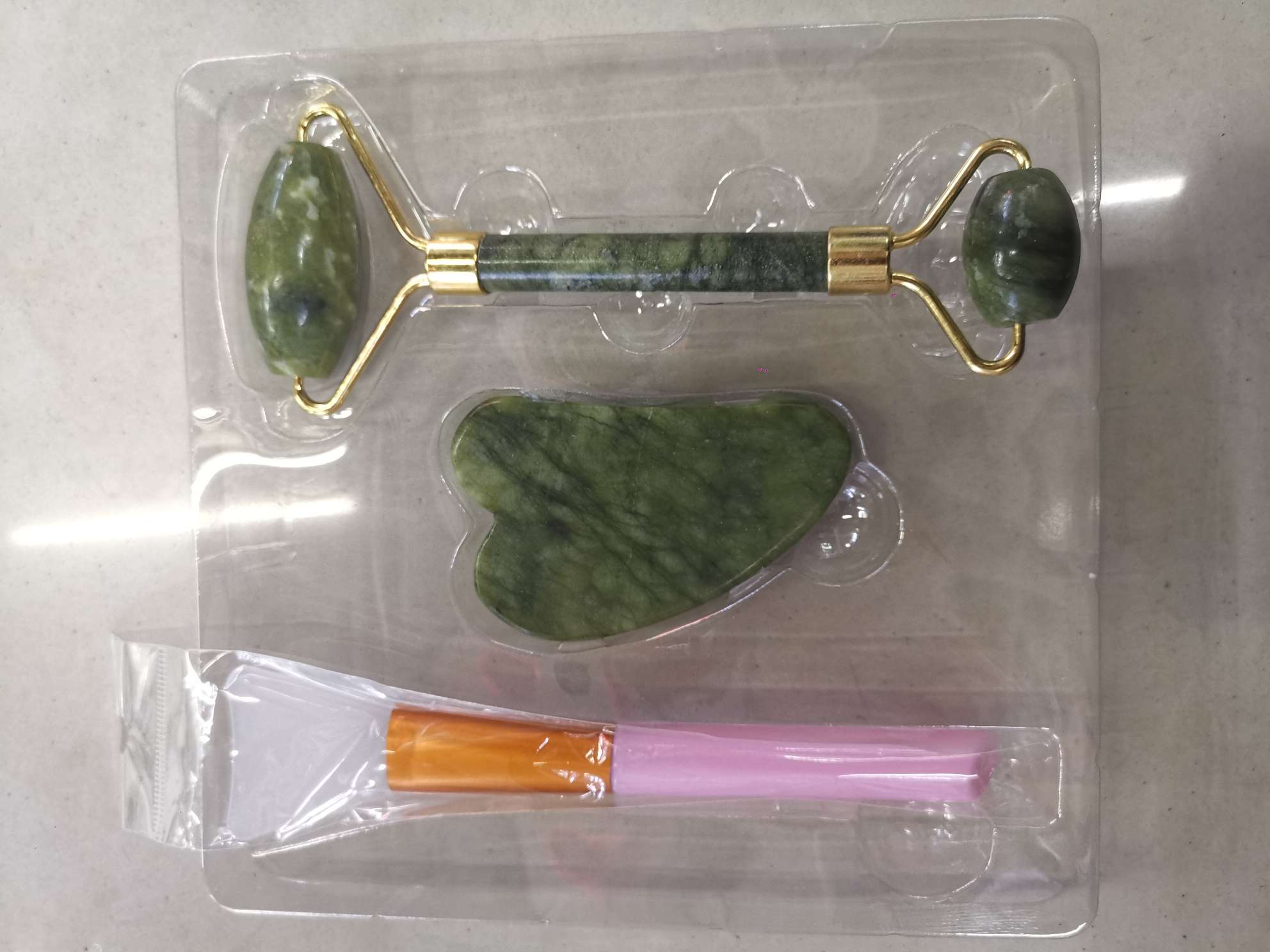 Facial roller massager, V-face gua sha board, double roller eye lifting package tool, slimming face wonder, beauty salon Application Scenario