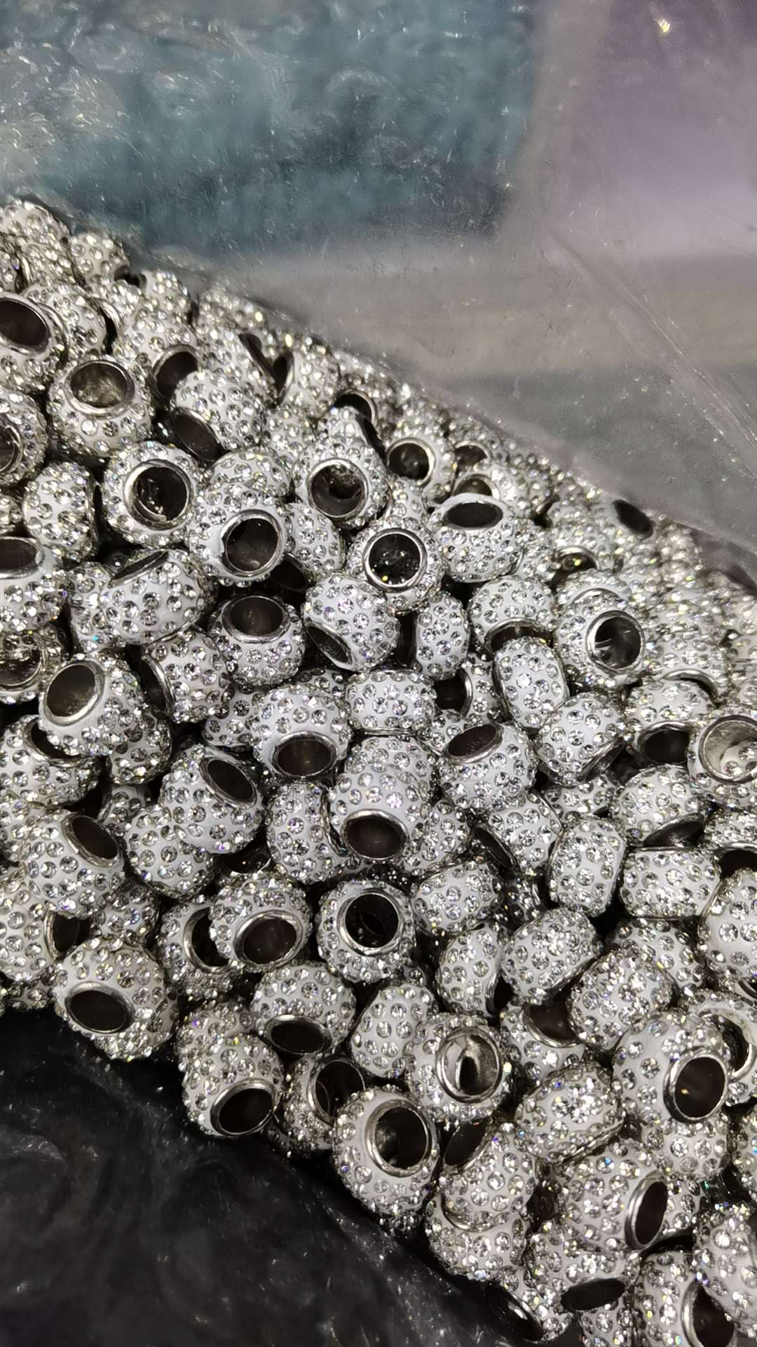 Alloy base, four rows of multi-purpose large-hole beads, with six jewelry accessories inside