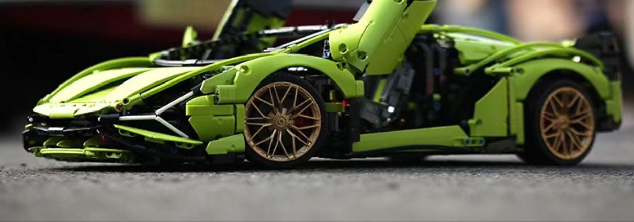 Remote-controlled Lamborghini building block sports car assembly model car racing, boys' educational toys, birthday gifts for children Application Scenario