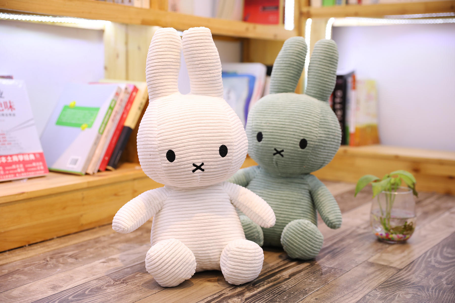 Creative animal figurines, plush rabbits, display stand ornaments, small throwing dolls Specification image