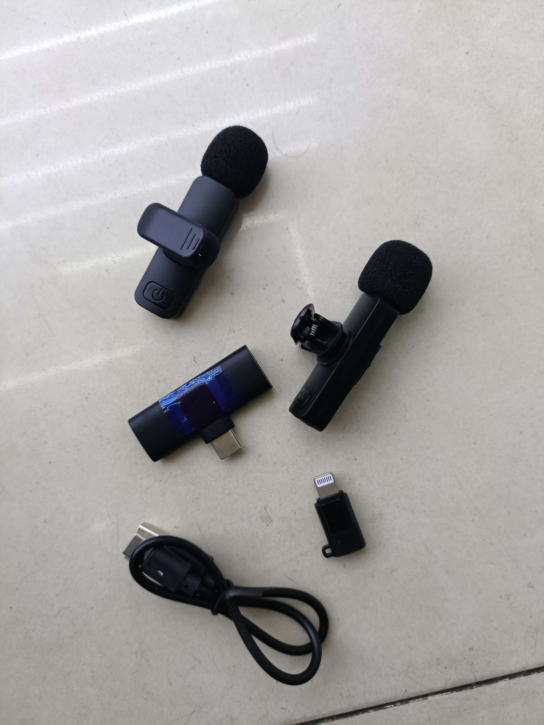 K9四合一无线领夹麦克风带充电
苹果接口和Type-C接口二合一
转接头详情图6