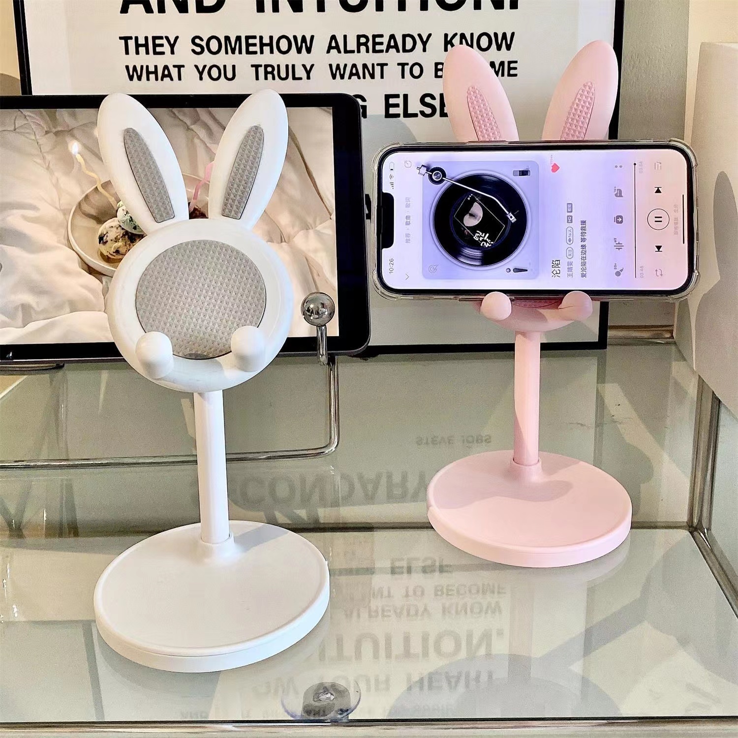 The cute little rabbit phone stand can be raised and lowered for adjustment details Picture
