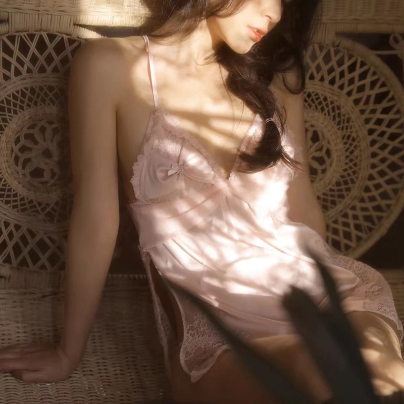 Dreamy red and pink sexy pajamas with a feminine charm and an ethereal beauty. The alluring spaghetti-strap nightgown Specification image