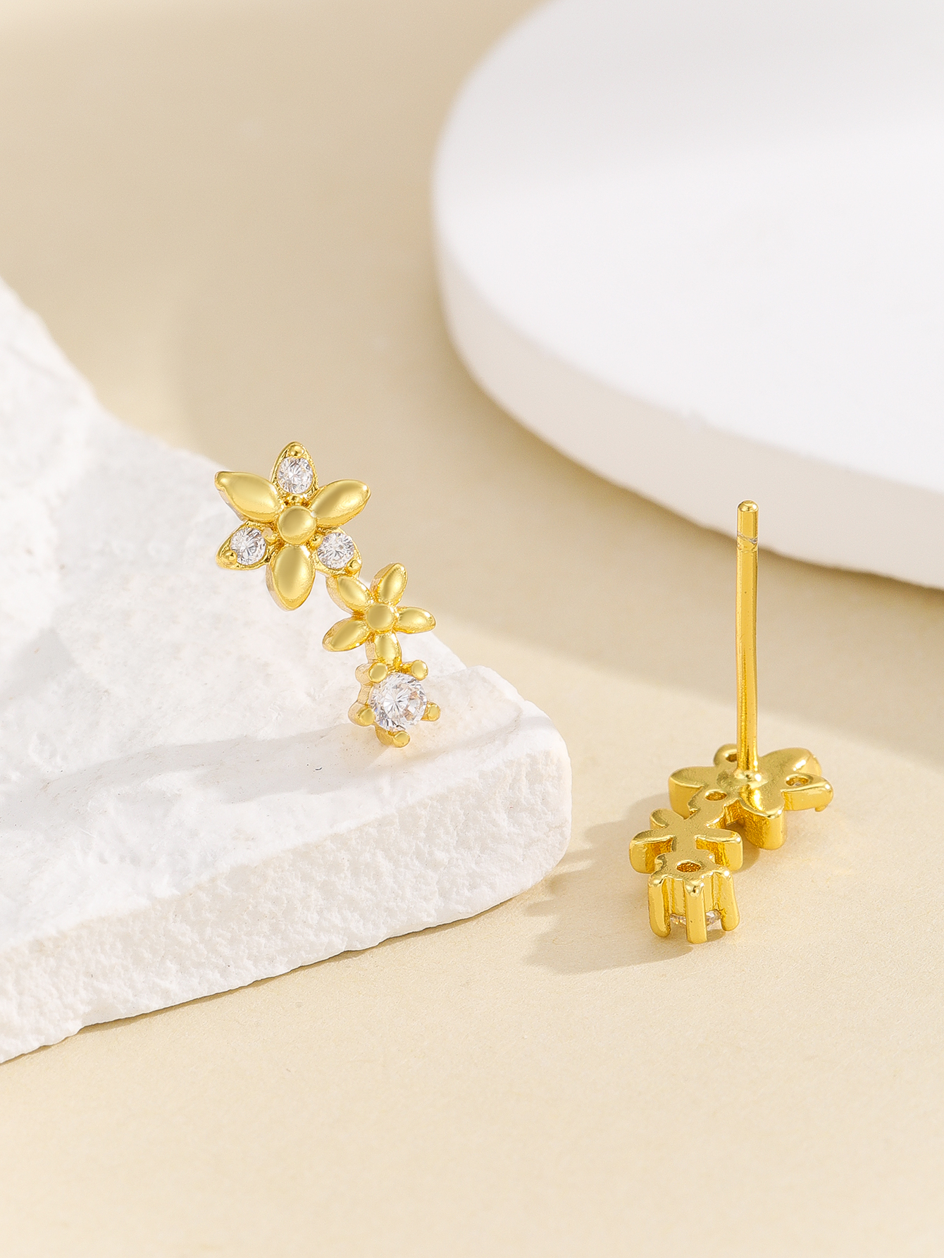 Wholesale of cross-border inS-style popular micro-inlaid zircon stud flower earrings from Europe and America, featuring a simple and fashionable design Item Picture